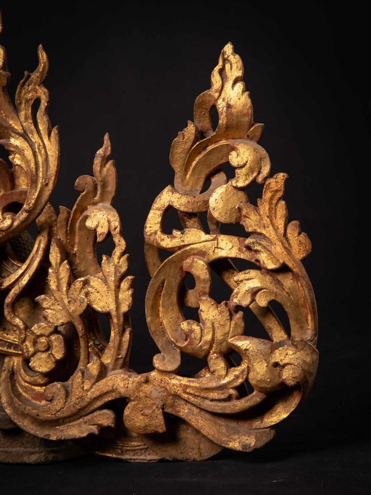 Legno Antico pannello di legno del tempio birmano del XIX secolo in vendita