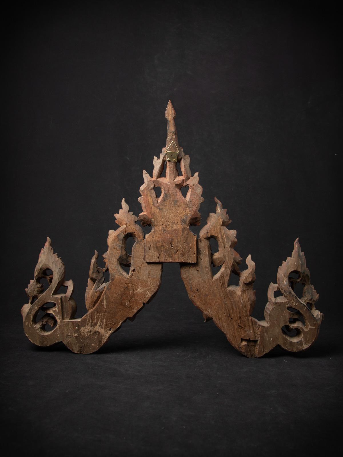 Legno Antico pannello di legno del tempio birmano del XIX secolo in vendita