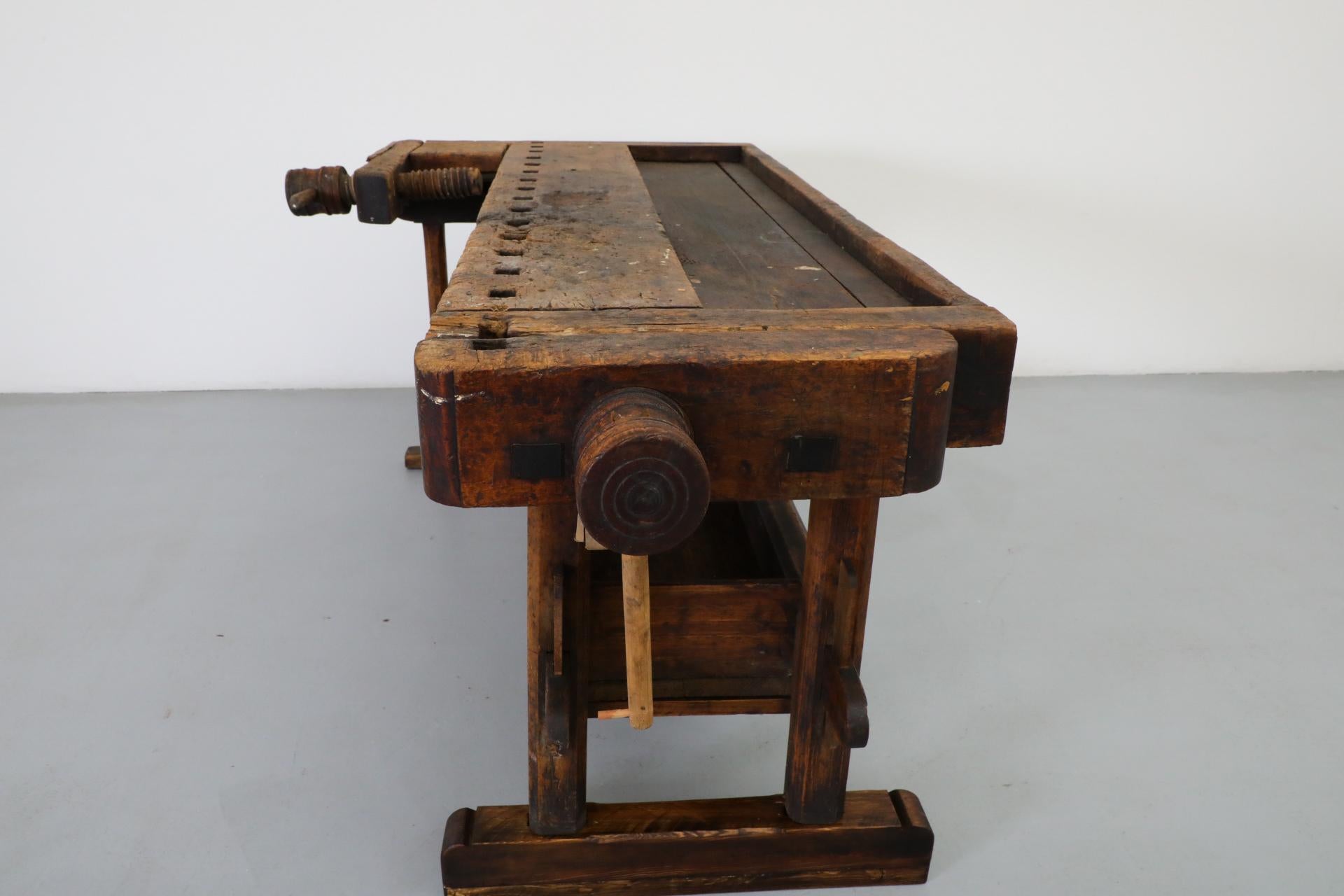 Acier bench de menuisier ancien du 19ème siècle fabriqué en Estonie en vente