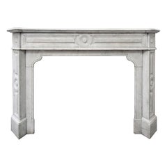 Antiker Kaminsims aus Carrara-Marmor im Louis-XV-Stil des 19. Jahrhunderts