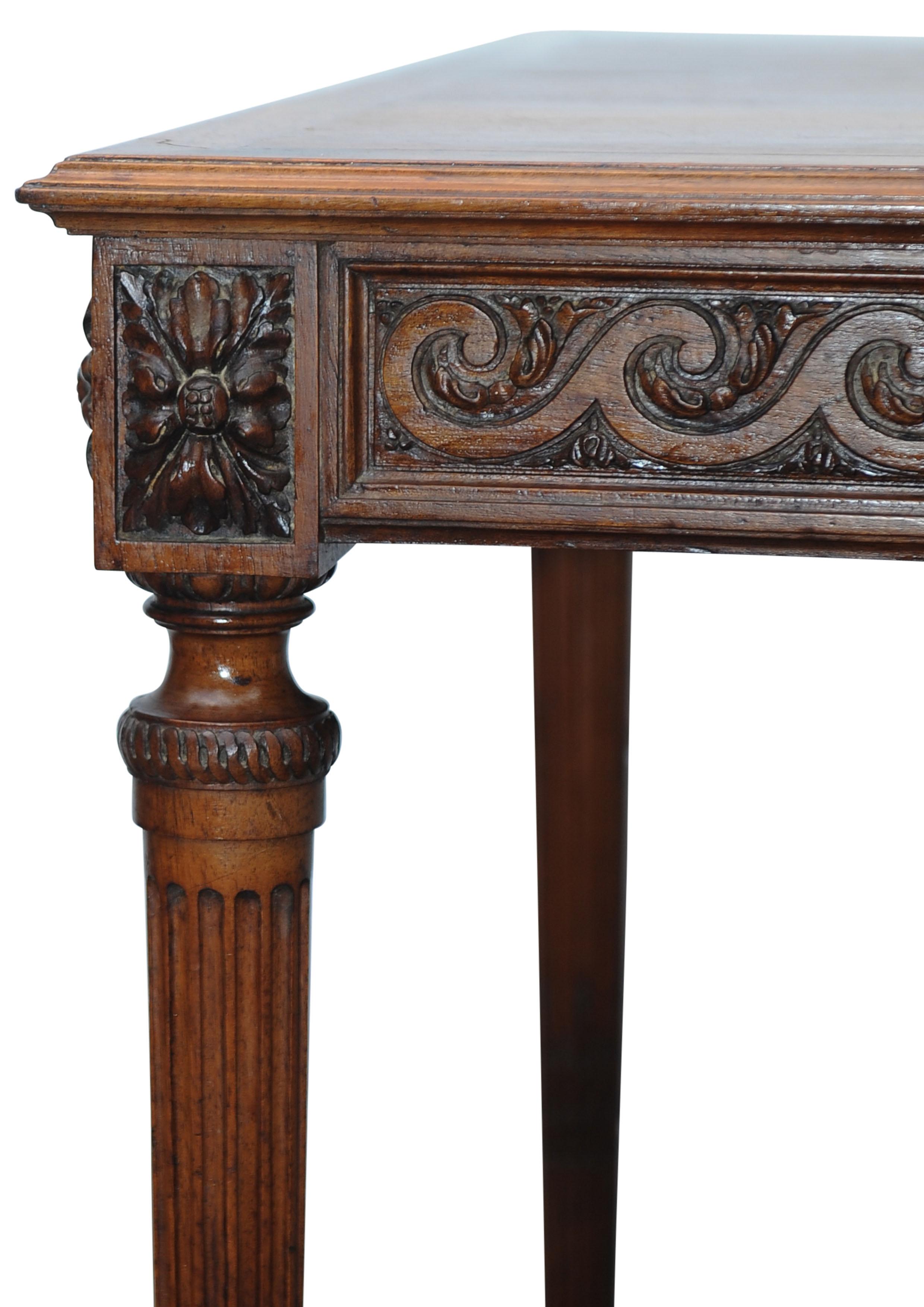 Tavolo antico in legno di noce intagliato del XIX secolo nello stile di Adam Weisweiler in vendita 4