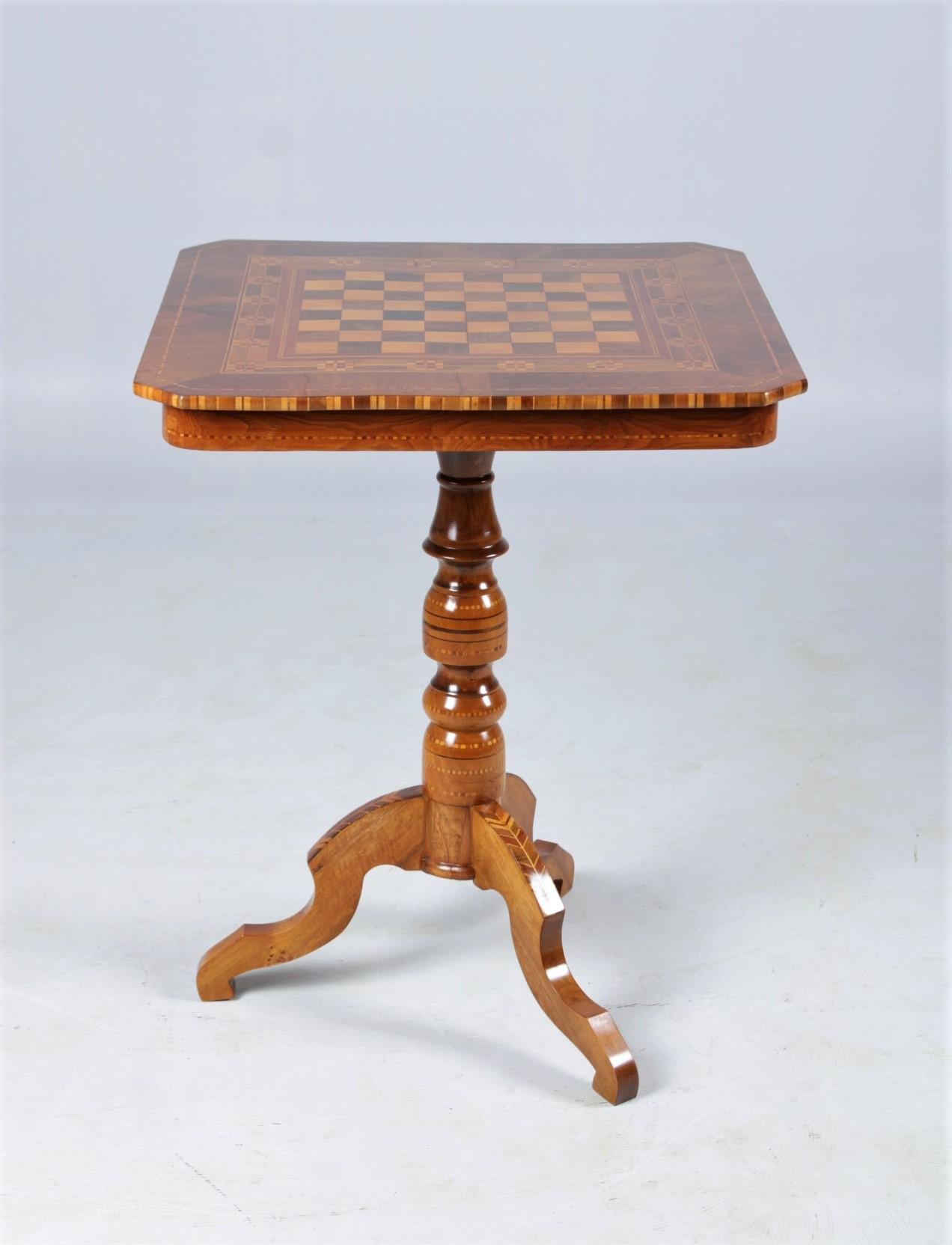 19th century antique chess table without pieces

Italy (Sorrento)
Walnut etc.
Historism around 1850

Dimensions:
H x W x D: 74 cm x 60 cm x 60 cm

Description:
Very richly inlaid and marked piece of furniture.
Tripod base. Curved legs