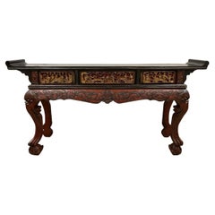 Vers 1900 Ancienne table d'autel chinoise sculptée / console d'entrée