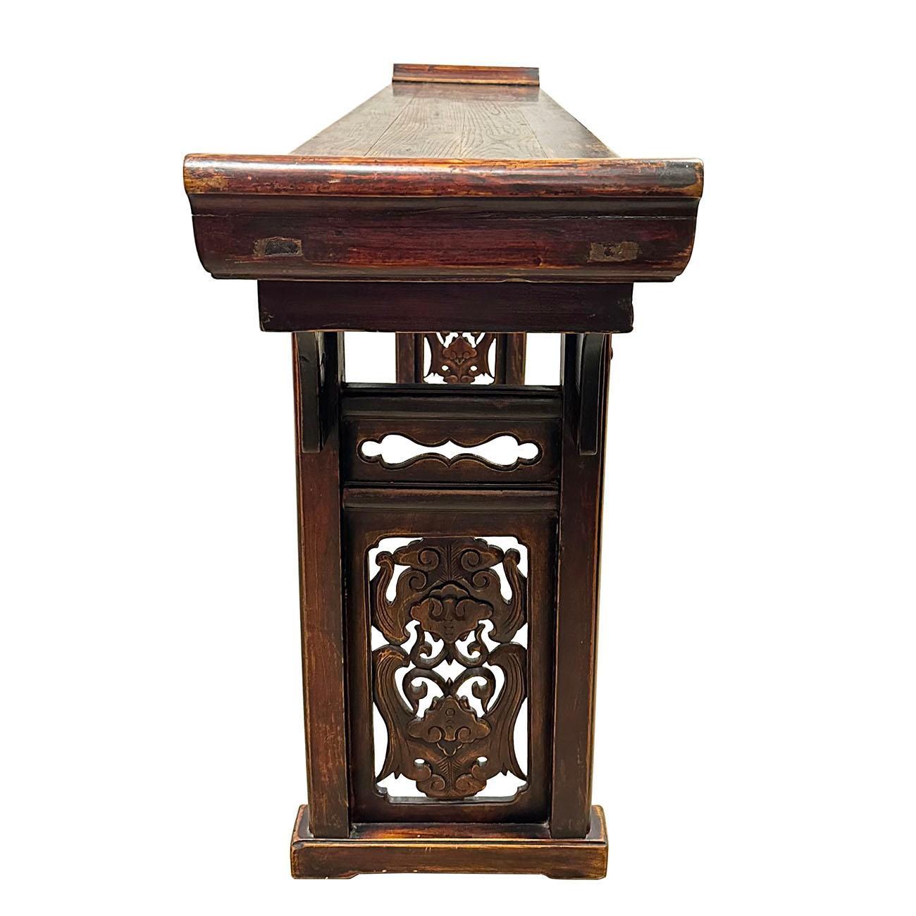  Antiker chinesischer geschnitzter Altartisch/Sofa-Tisch/Konsole aus dem 19. Jahrhundert Mehr Ansichten im Angebot 4