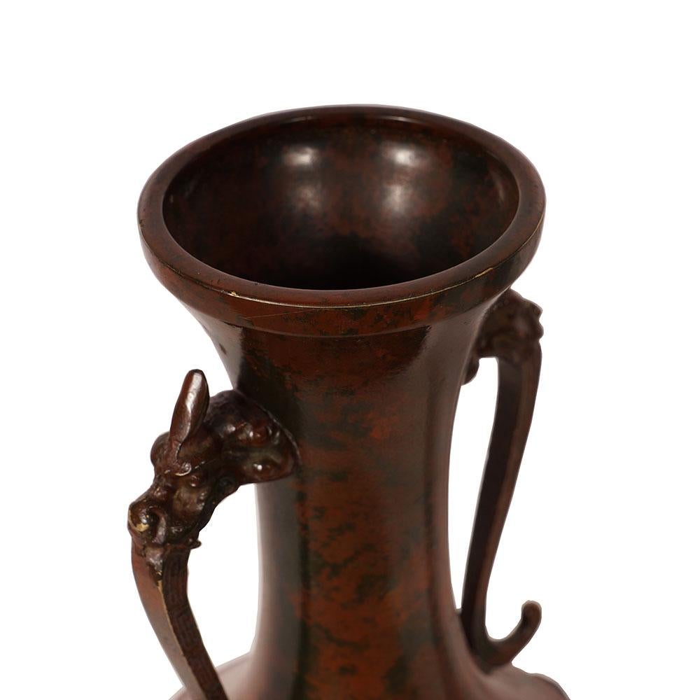 Antike chinesische geschnitzte Bronzevase aus dem 19. Jahrhundert im Angebot 2