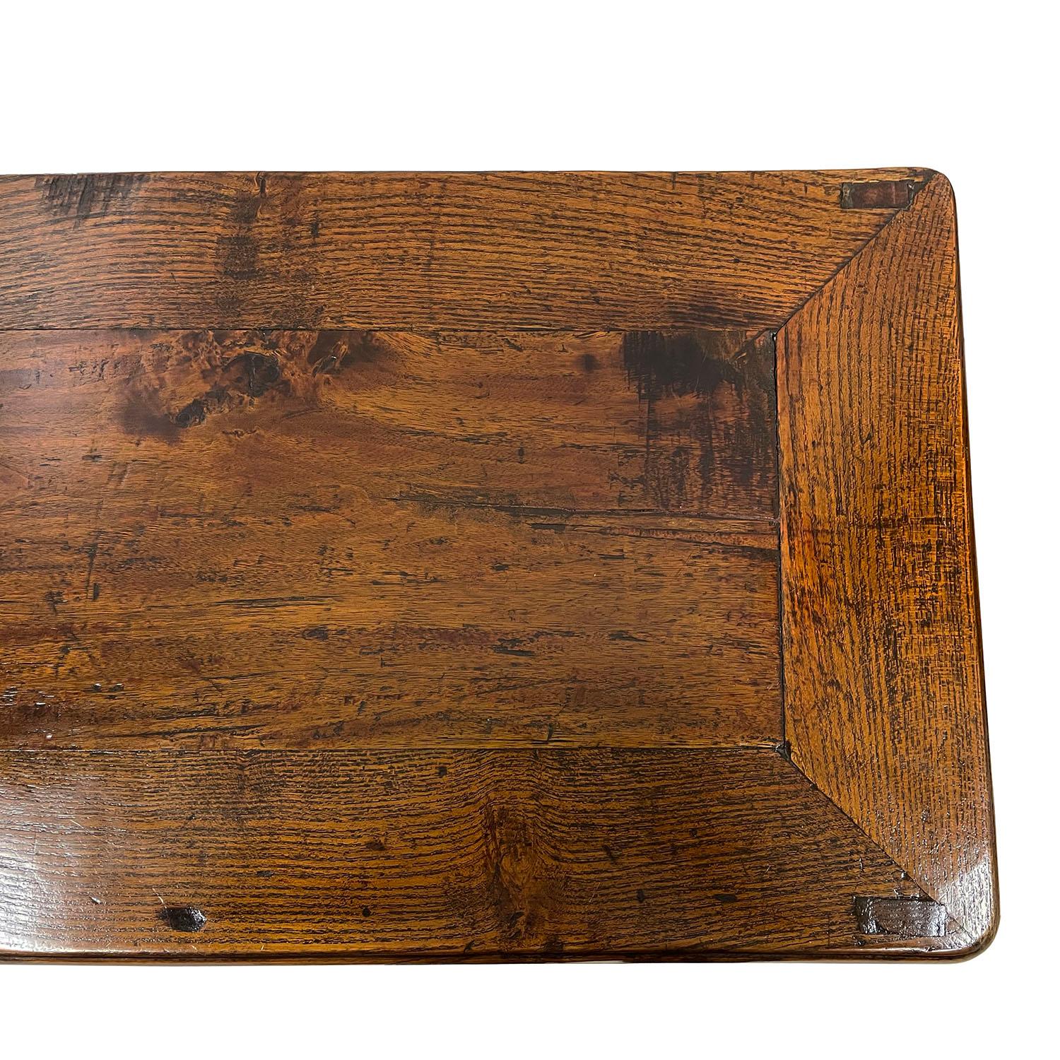 Sculpté à la main Coffre, meuble de rangement, table d'appoint sculpté chinois ancien du 19ème siècle en vente