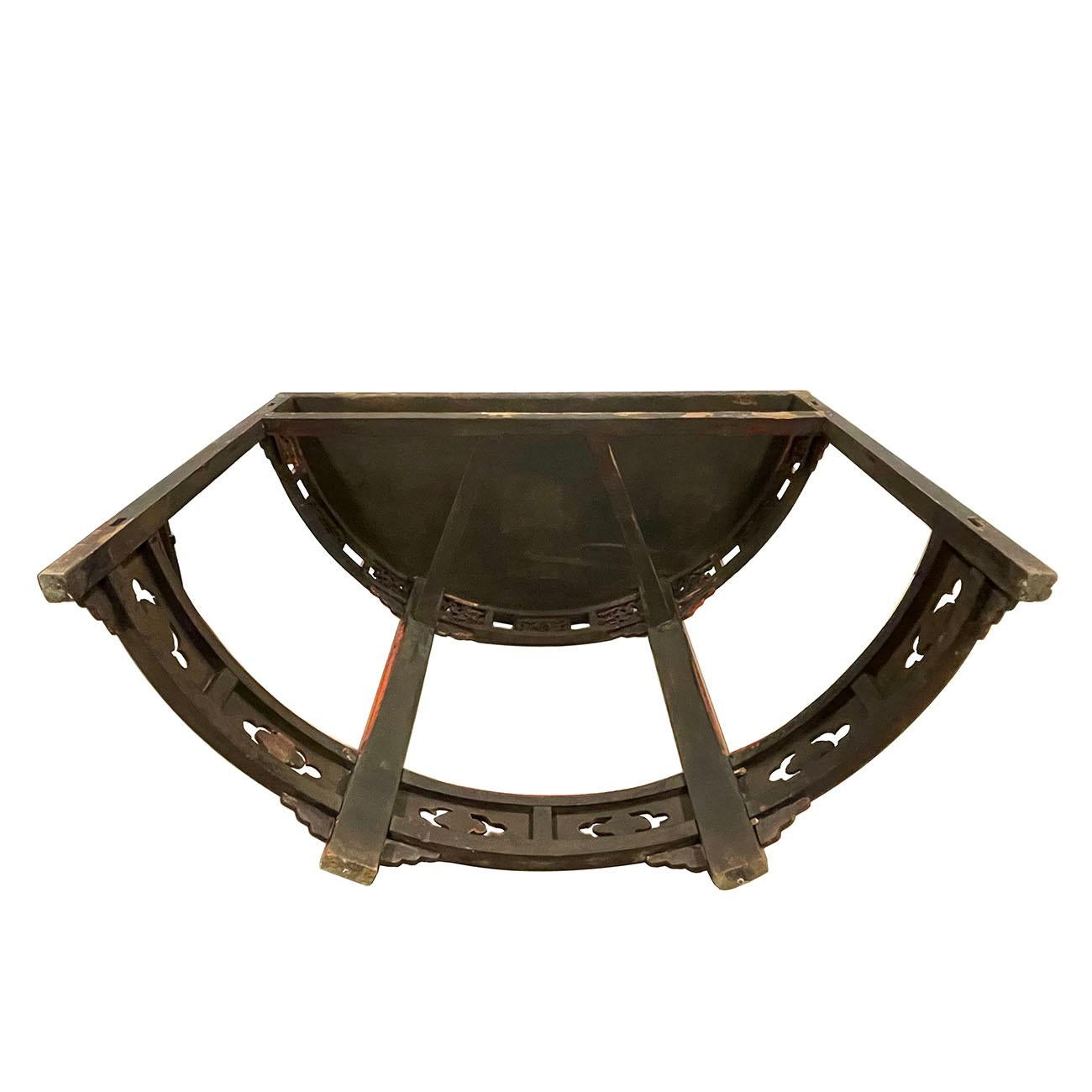 Antike chinesische geschnitzte rote, lackierte Halbmondtische, 19. Jahrhundert, Set im Angebot 7