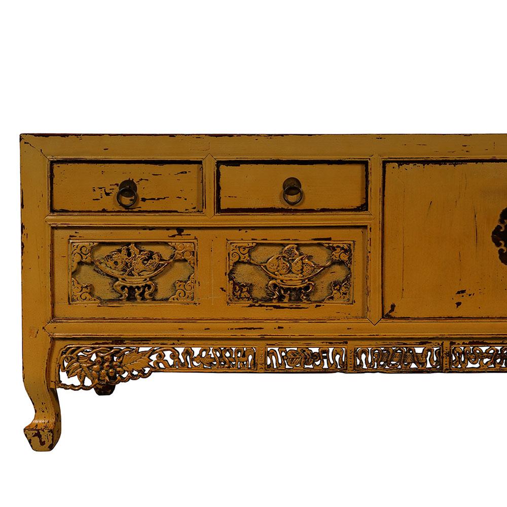 19th Century Antique Chinese Carved Yellow Lacquered Bed Foot Chest/Coffee Table In Good Condition For Sale In Pomona, CA