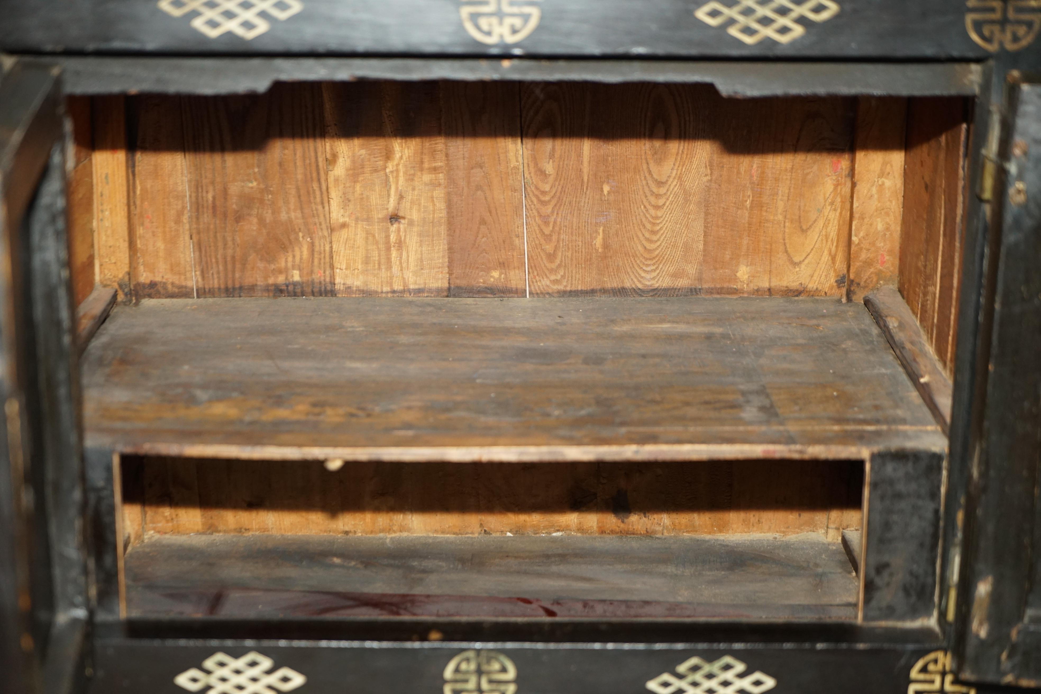 19th Century Antique Chinese Chinoiserie Floral Painted and Lacquered Sideboard For Sale 16