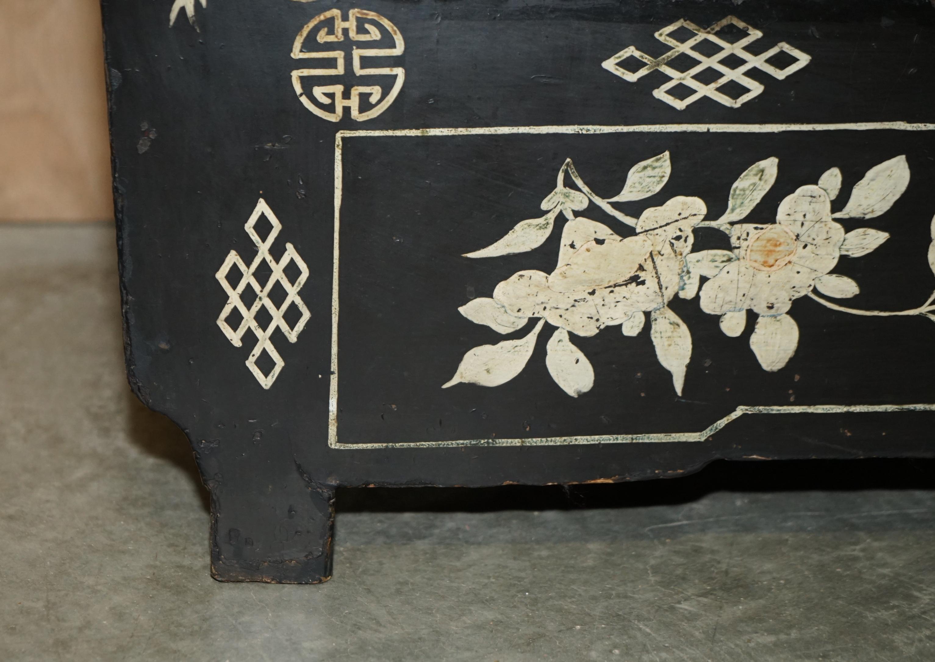 19th Century Antique Chinese Chinoiserie Floral Painted and Lacquered Sideboard For Sale 3