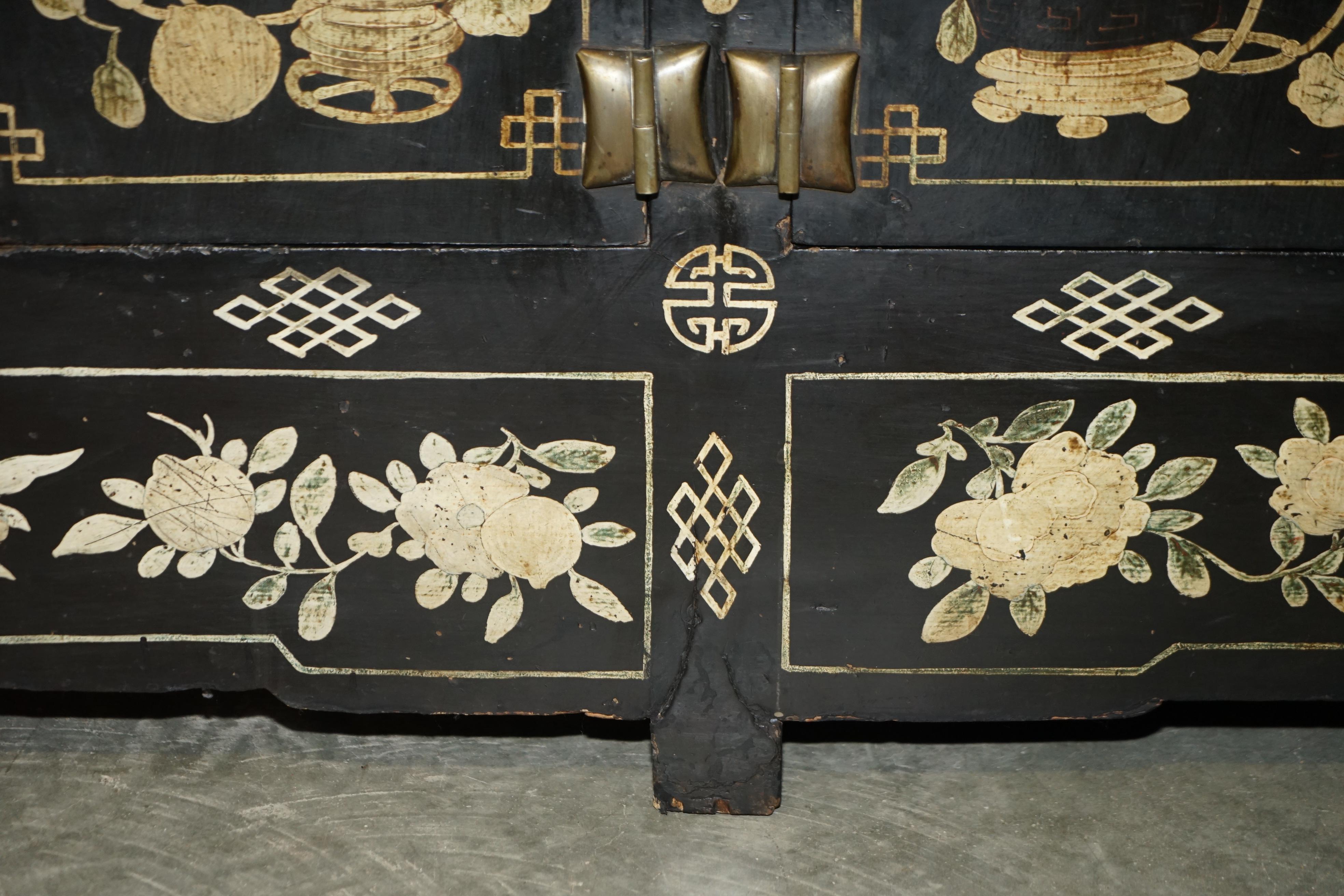 19th Century Antique Chinese Chinoiserie Floral Painted and Lacquered Sideboard For Sale 4