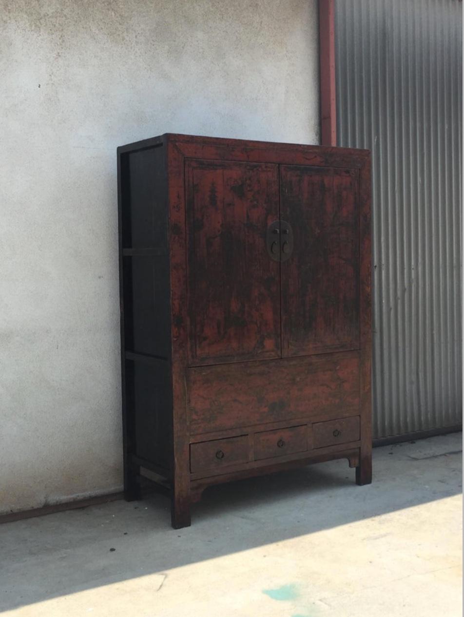 Chinese Export 19th Century Antique Chinese Chinoiserie Hand-Painted Lacquer Cabinet For Sale
