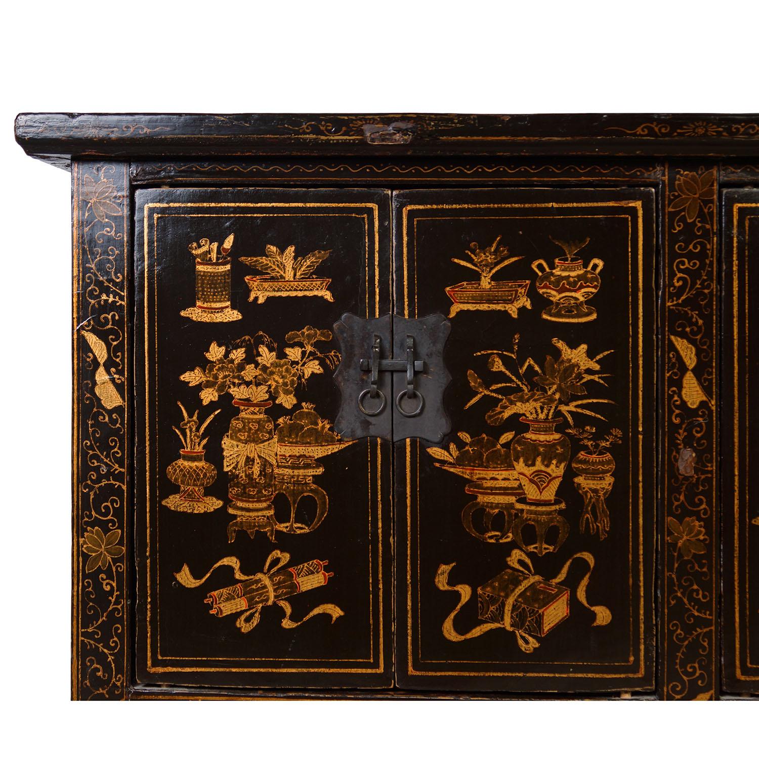 Exportation chinoise Meuble de rangement chinois ancien double armoire/table basse noire dorée du 19ème siècle, Siderboard en vente