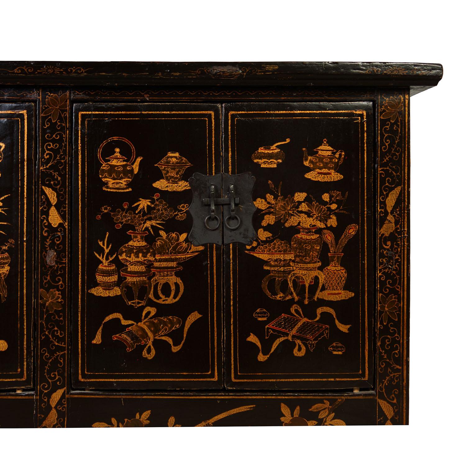 Chinois Meuble de rangement chinois ancien double armoire/table basse noire dorée du 19ème siècle, Siderboard en vente