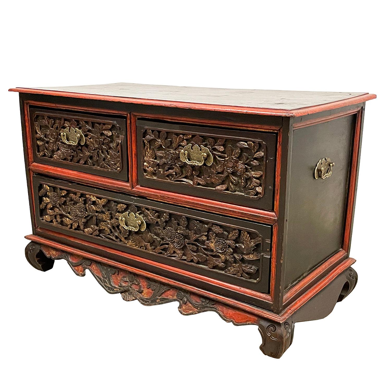 This beautiful coffee table has Chinese traditional massive carving works of floral design and highlighted with gilt on the front. This coffee table made from solid teak wood and has two small drawers on the top and a large drawer on the bottom with