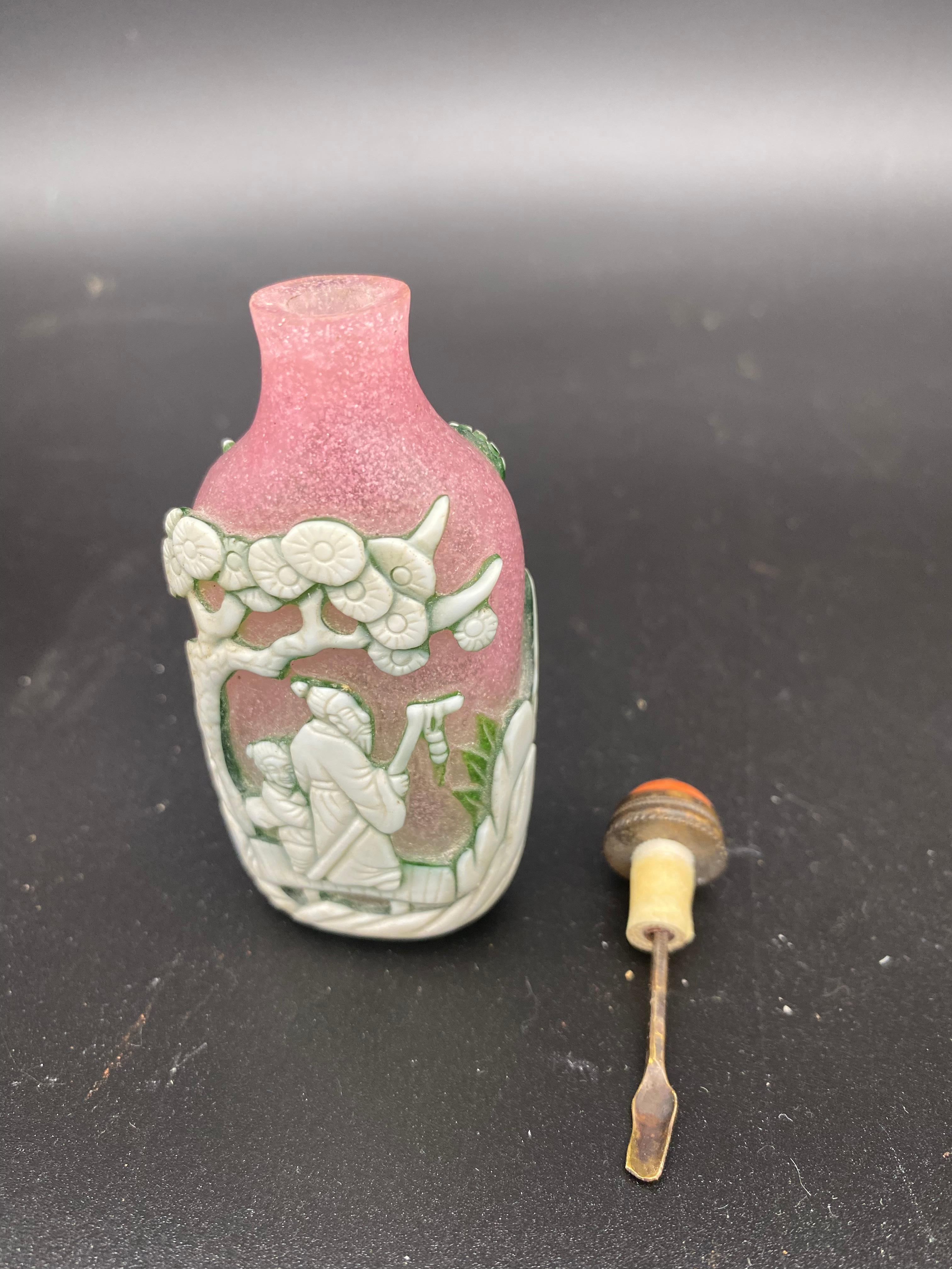 19th Century Antique Chinese Multi-Color Overlay Peking Glass Snuff Bottle 5