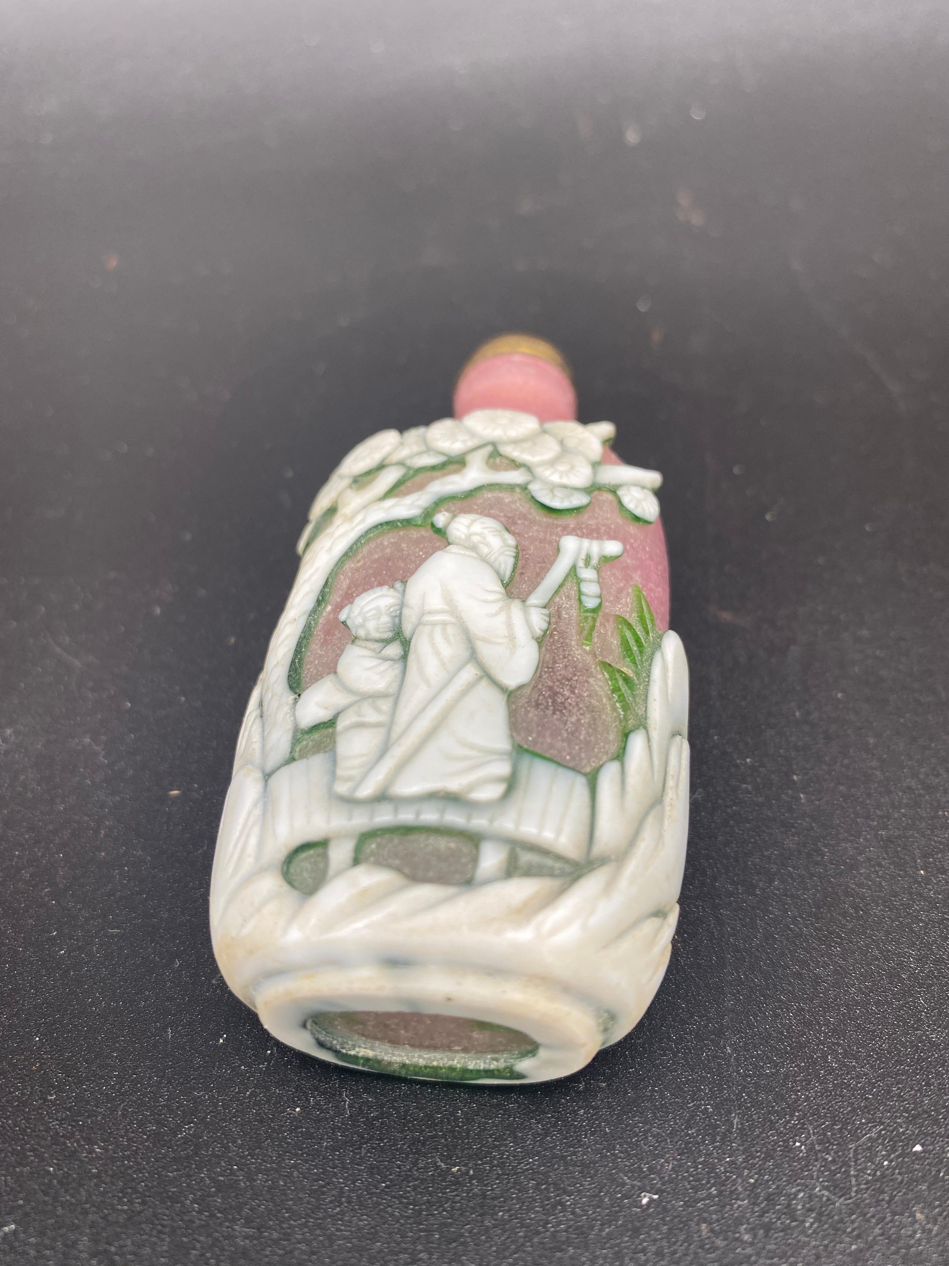 19th Century Antique Chinese Multi-Color Overlay Peking Glass Snuff Bottle 2