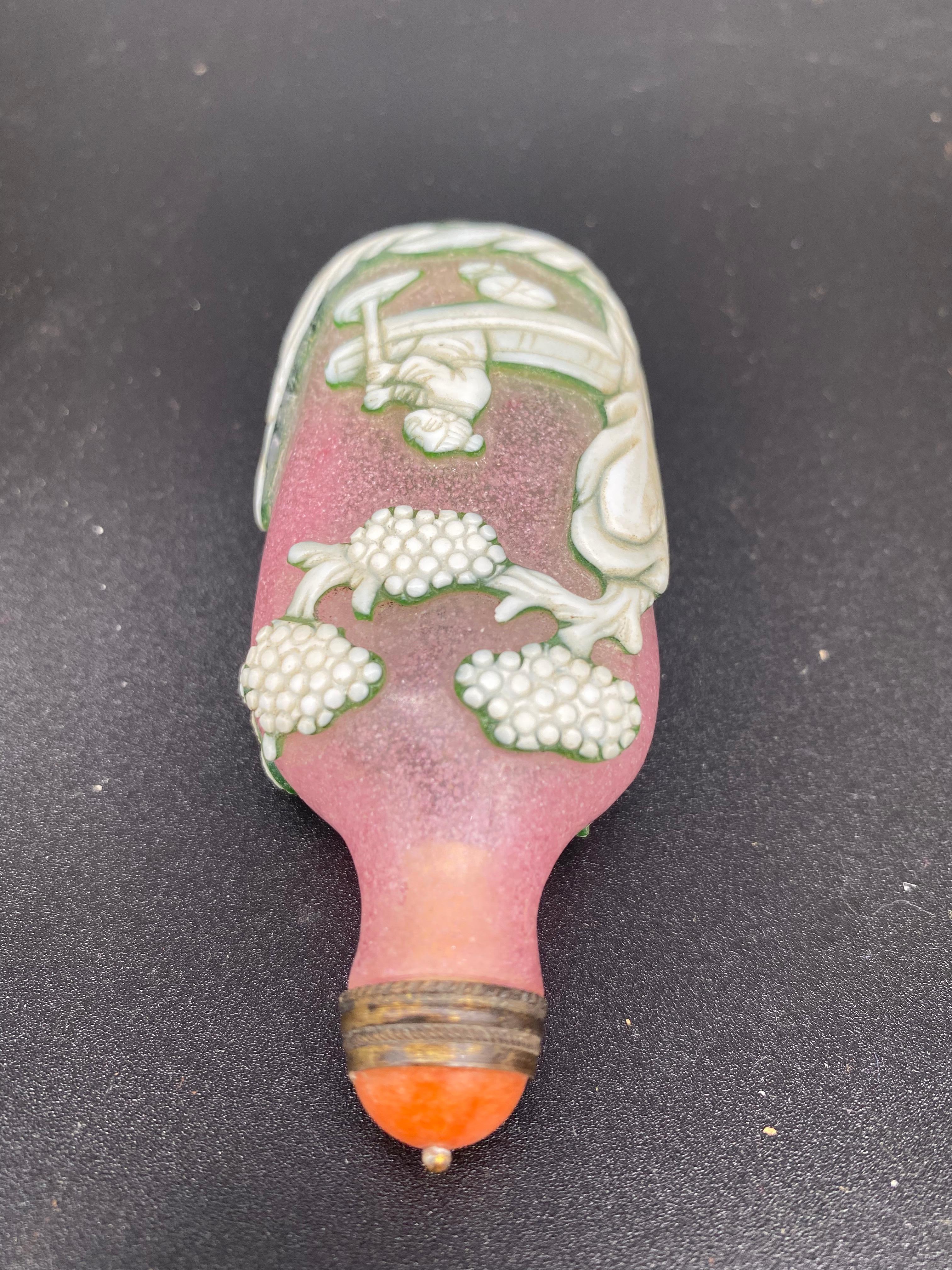 19th Century Antique Chinese Multi-Color Overlay Peking Glass Snuff Bottle 4