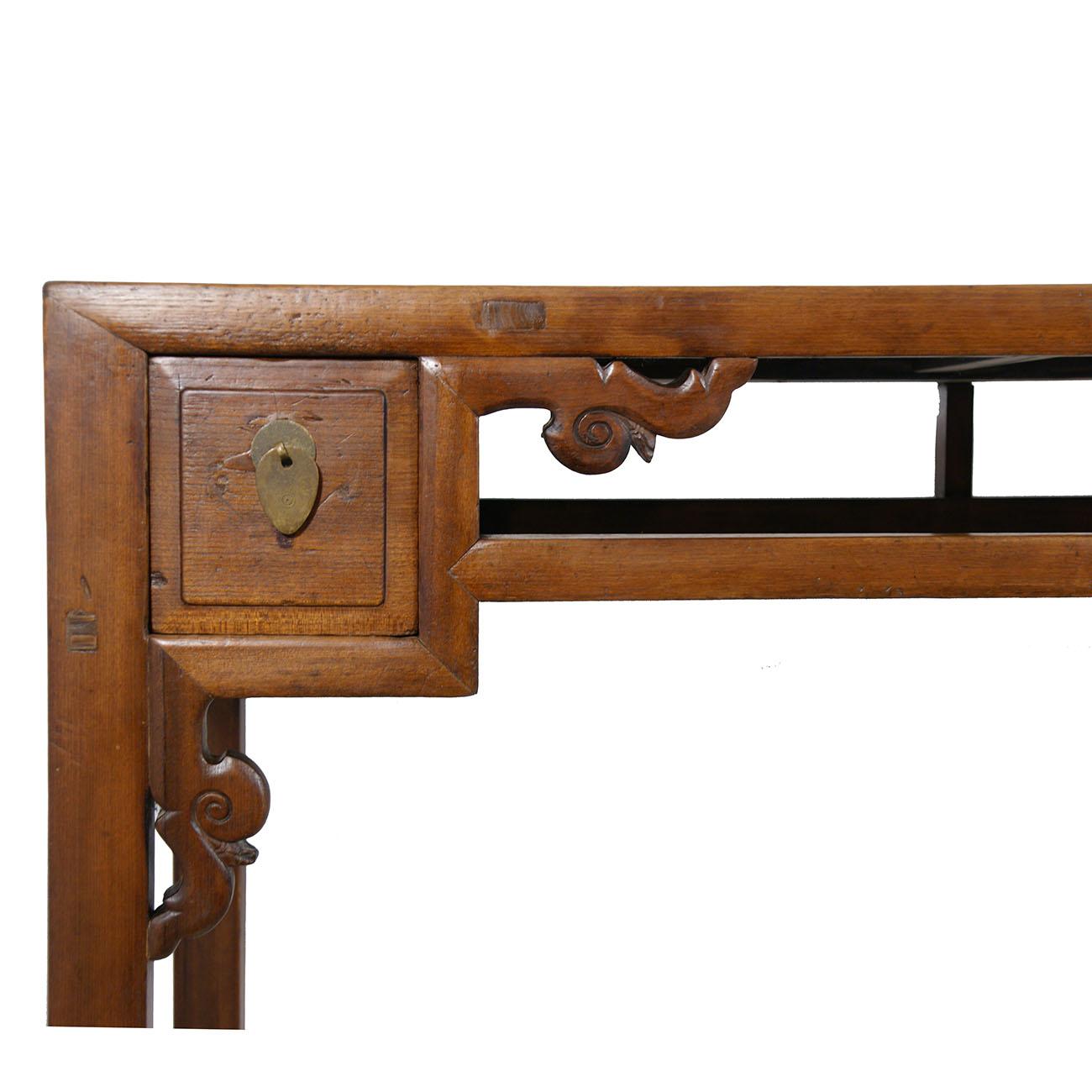Chinois Table d'autel/table basse chinoise ancienne du 19ème siècle sculptée et ouverte, console en vente