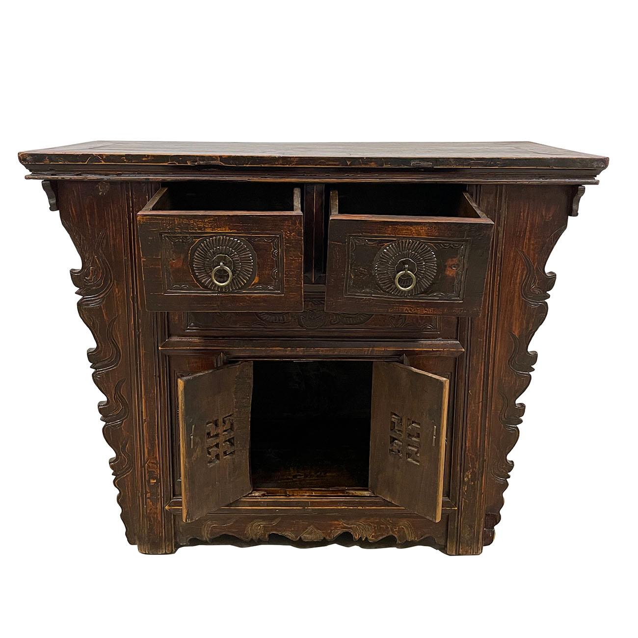 Chinese Export 19th Century Antique Chinese Qing Dynasty Carved Coffer Table/Sideboard For Sale