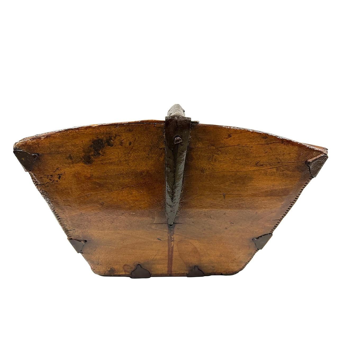 Antiker chinesischer Reismaßkübel aus Holz mit Maß aus dem 19. Jahrhundert (Chinesisch) im Angebot