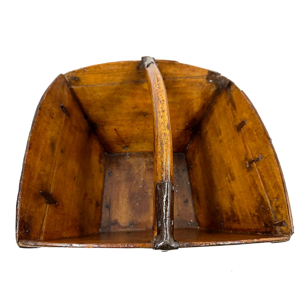 Antiker chinesischer Reismaßkübel aus Holz mit Maß aus dem 19. Jahrhundert (Handgefertigt) im Angebot