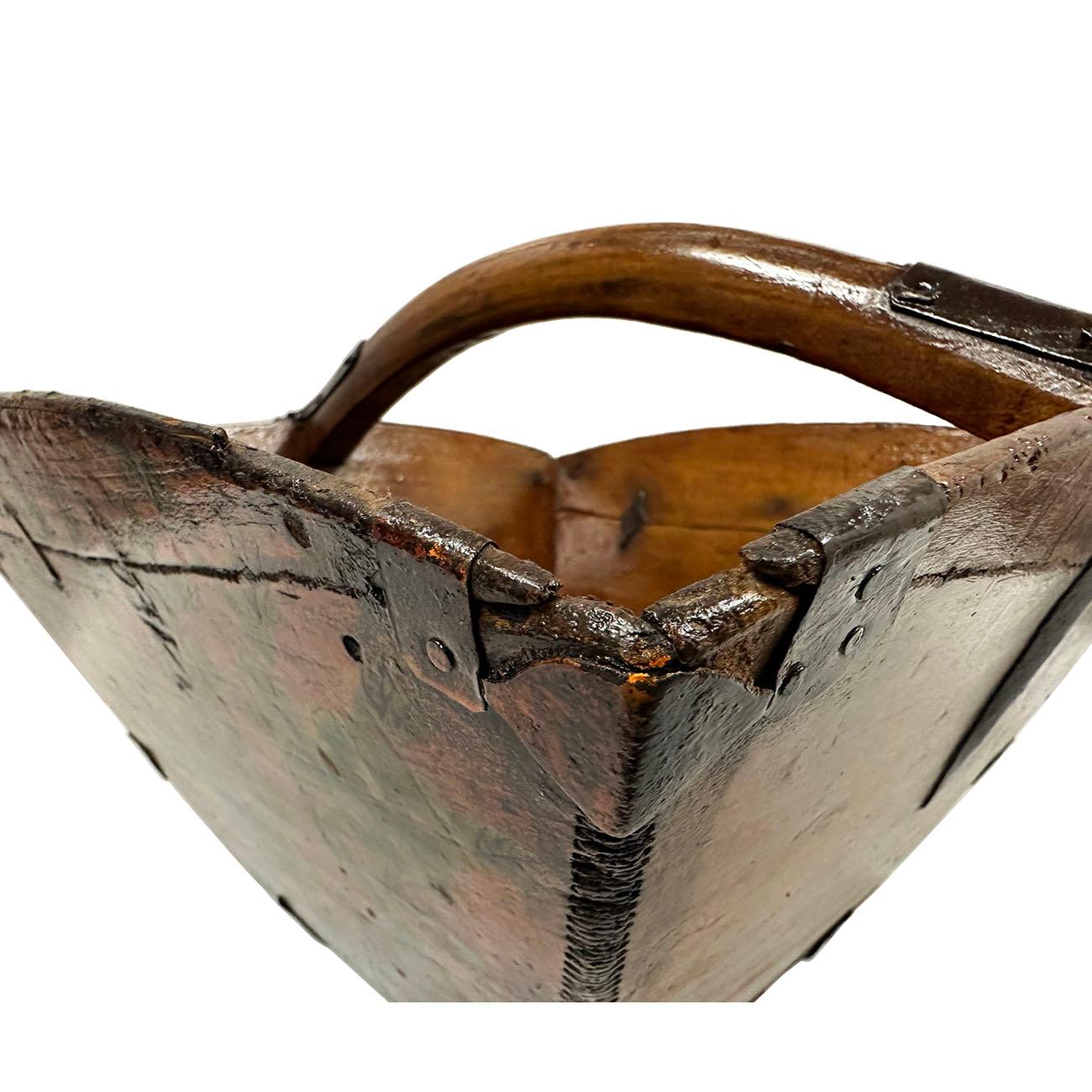 19th Century Antique Chinese Wooden Rice Measure Bucket In Good Condition For Sale In Pomona, CA