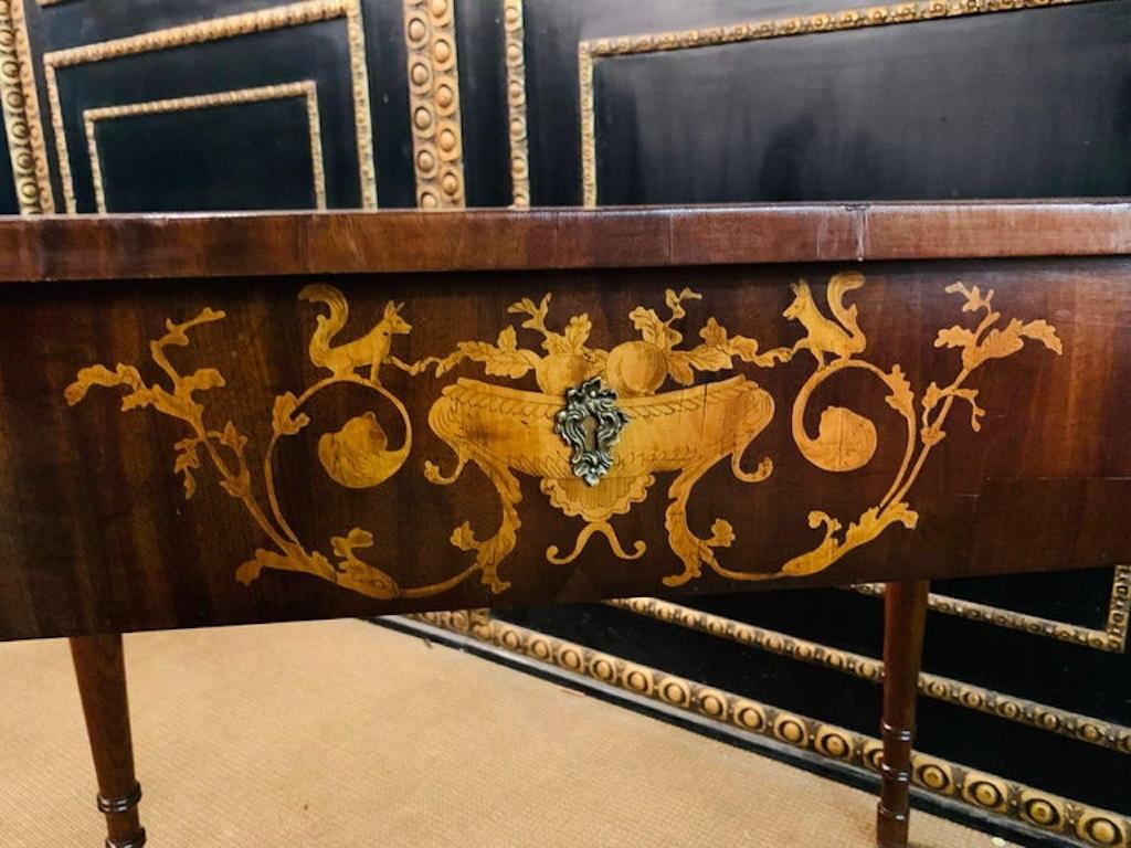 Scrivania classica Biedermeier del XIX secolo con intarsi del 1840 circa in vendita 6