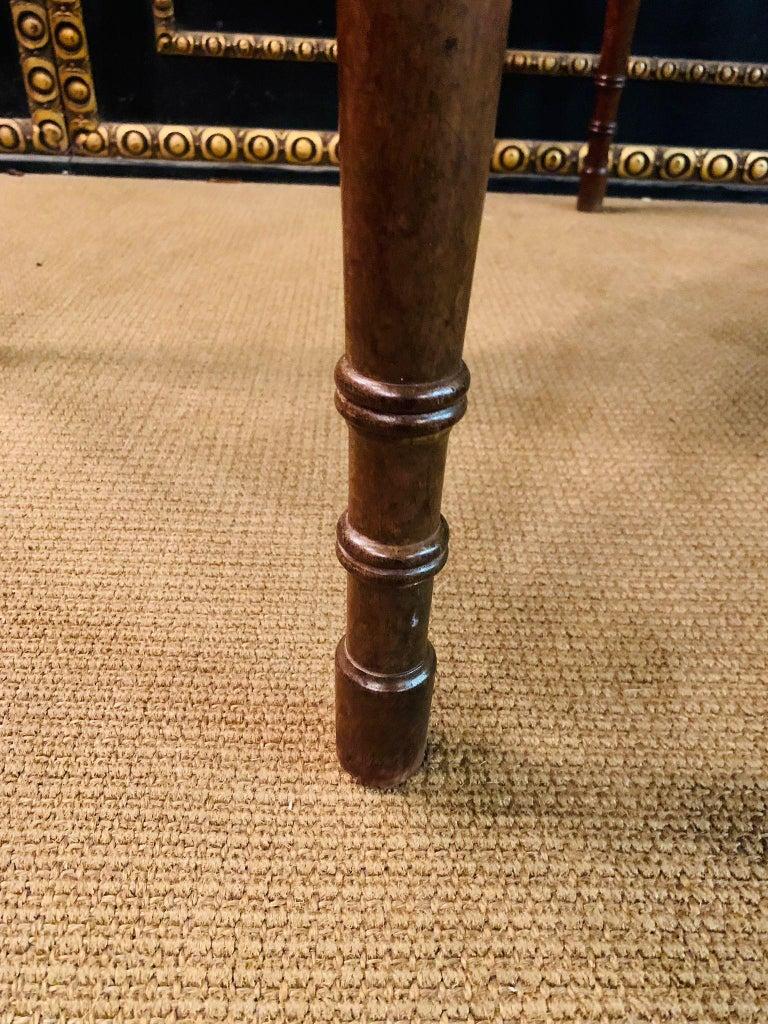 Legno Scrivania classica Biedermeier del XIX secolo con intarsi del 1840 circa in vendita