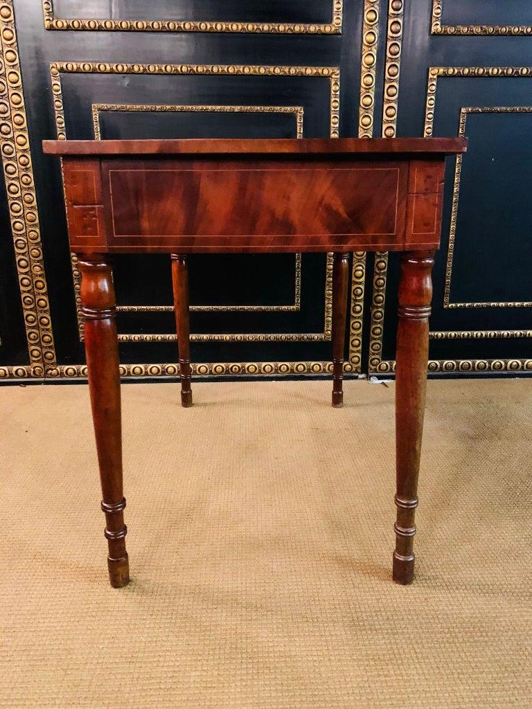 Scrivania classica Biedermeier del XIX secolo con intarsi del 1840 circa in vendita 3