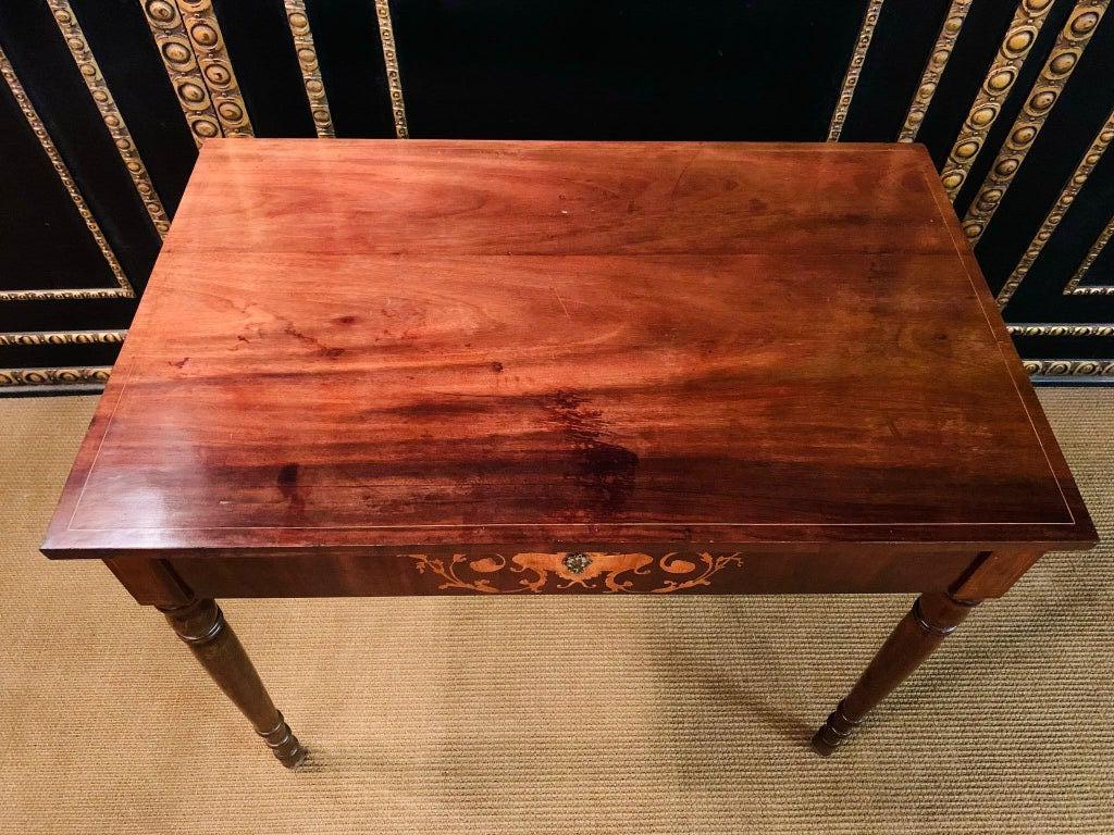 Scrivania classica Biedermeier del XIX secolo con intarsi del 1840 circa in vendita 4