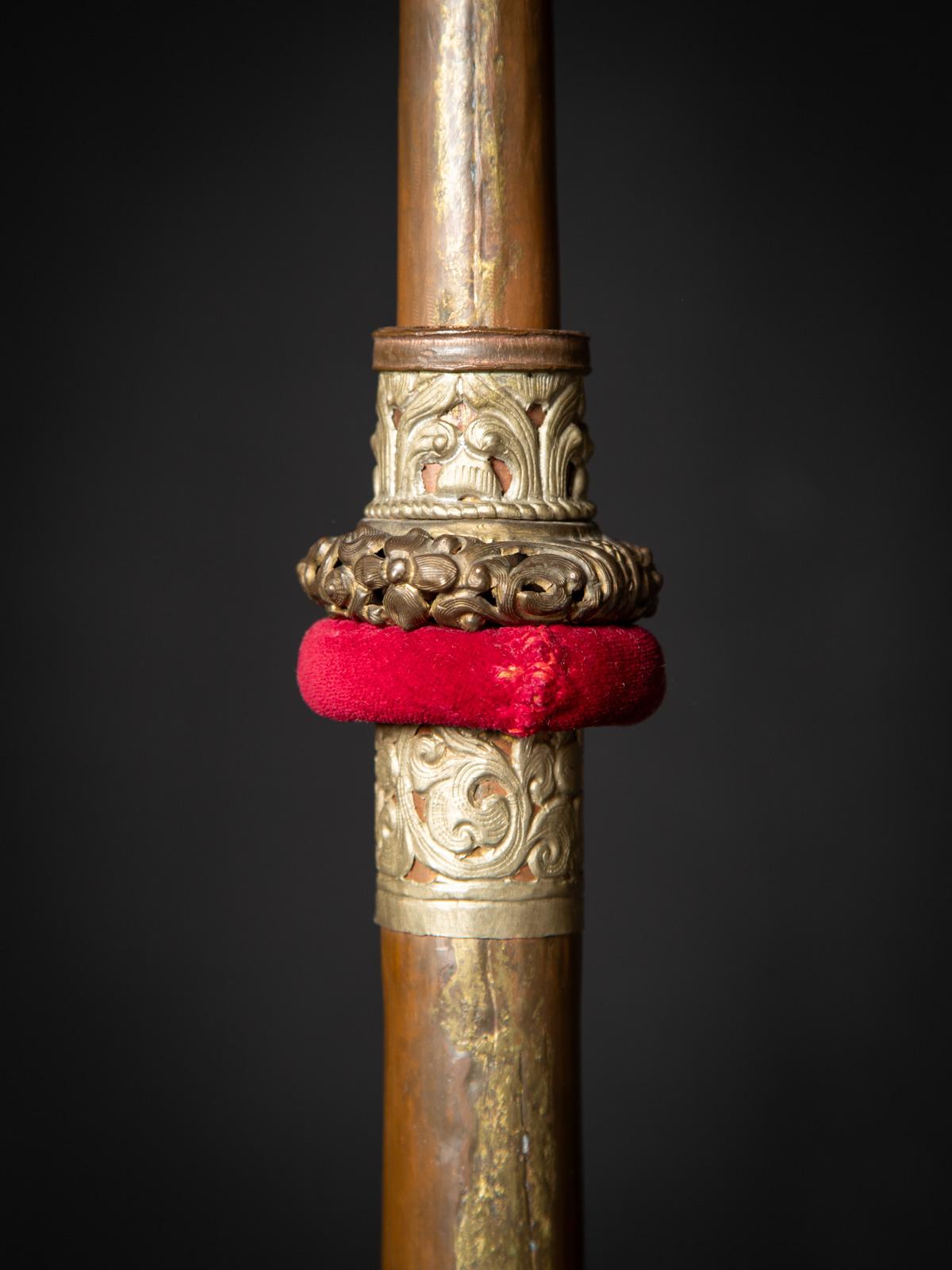 19. Jahrhundert Antikes tibetisches Horn aus Kupfer - Dungchen aus Tibet (Nepalesisch) im Angebot