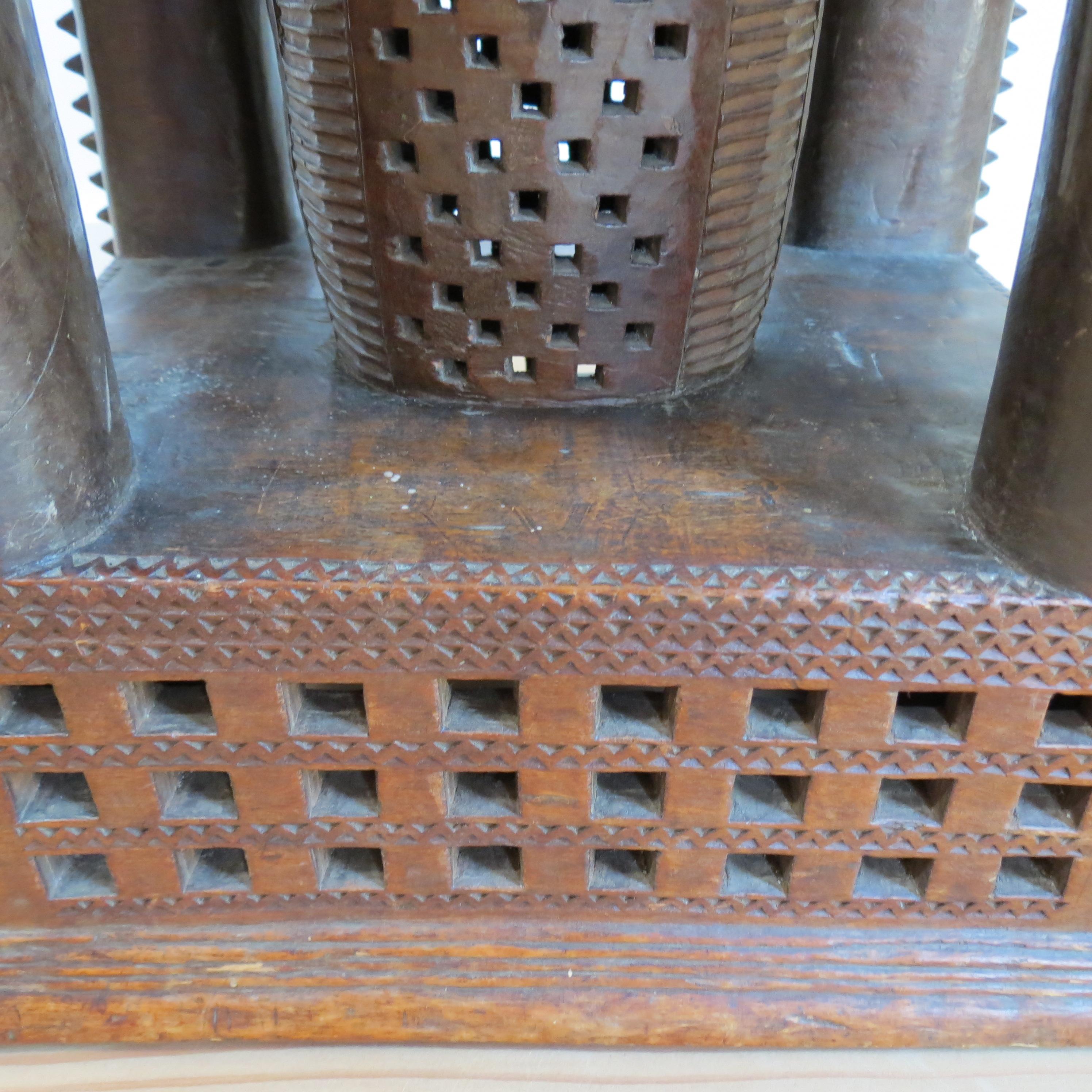 Tabouret Ashanti décoratif du 19ème siècle en vente 8