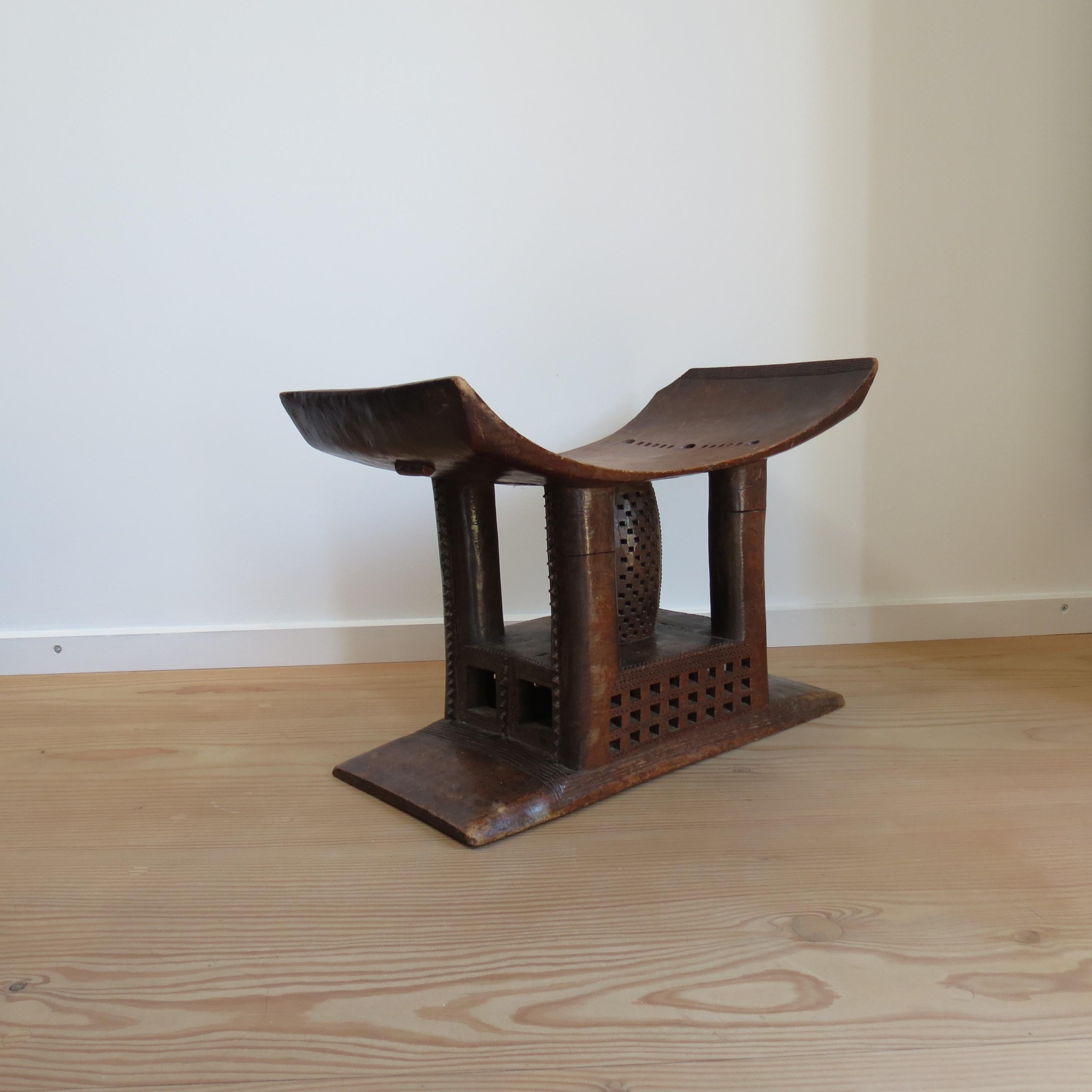 Tabouret Ashanti décoratif du 19ème siècle en vente 11