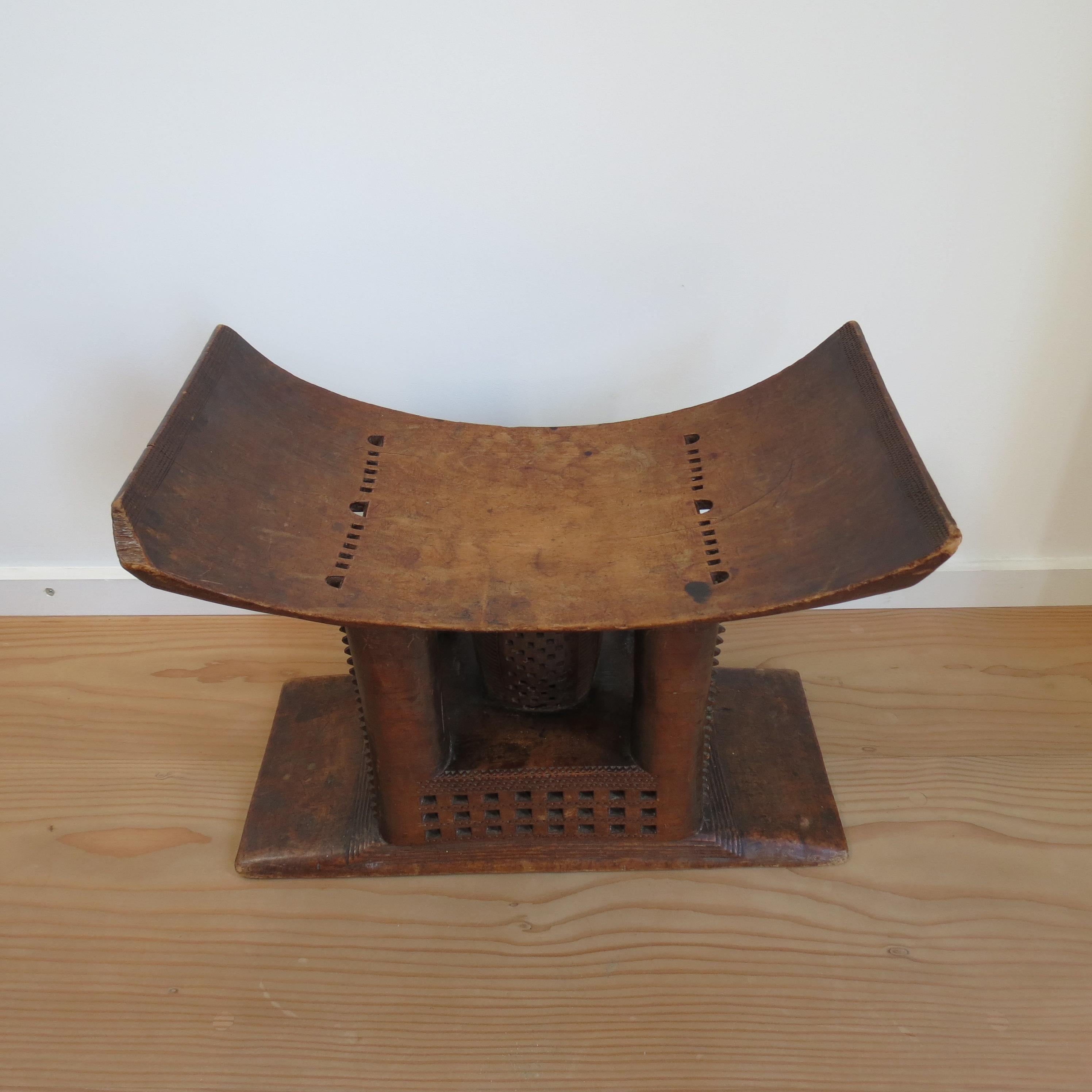 Sculpté à la main Tabouret Ashanti décoratif du 19ème siècle en vente