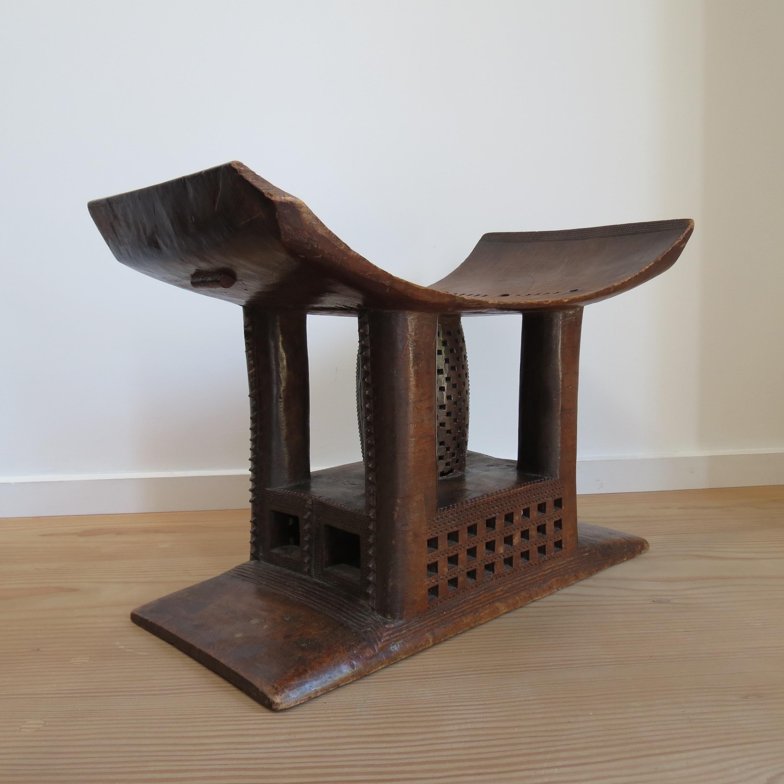 Tabouret Ashanti décoratif du 19ème siècle Bon état - En vente à Stow on the Wold, GB