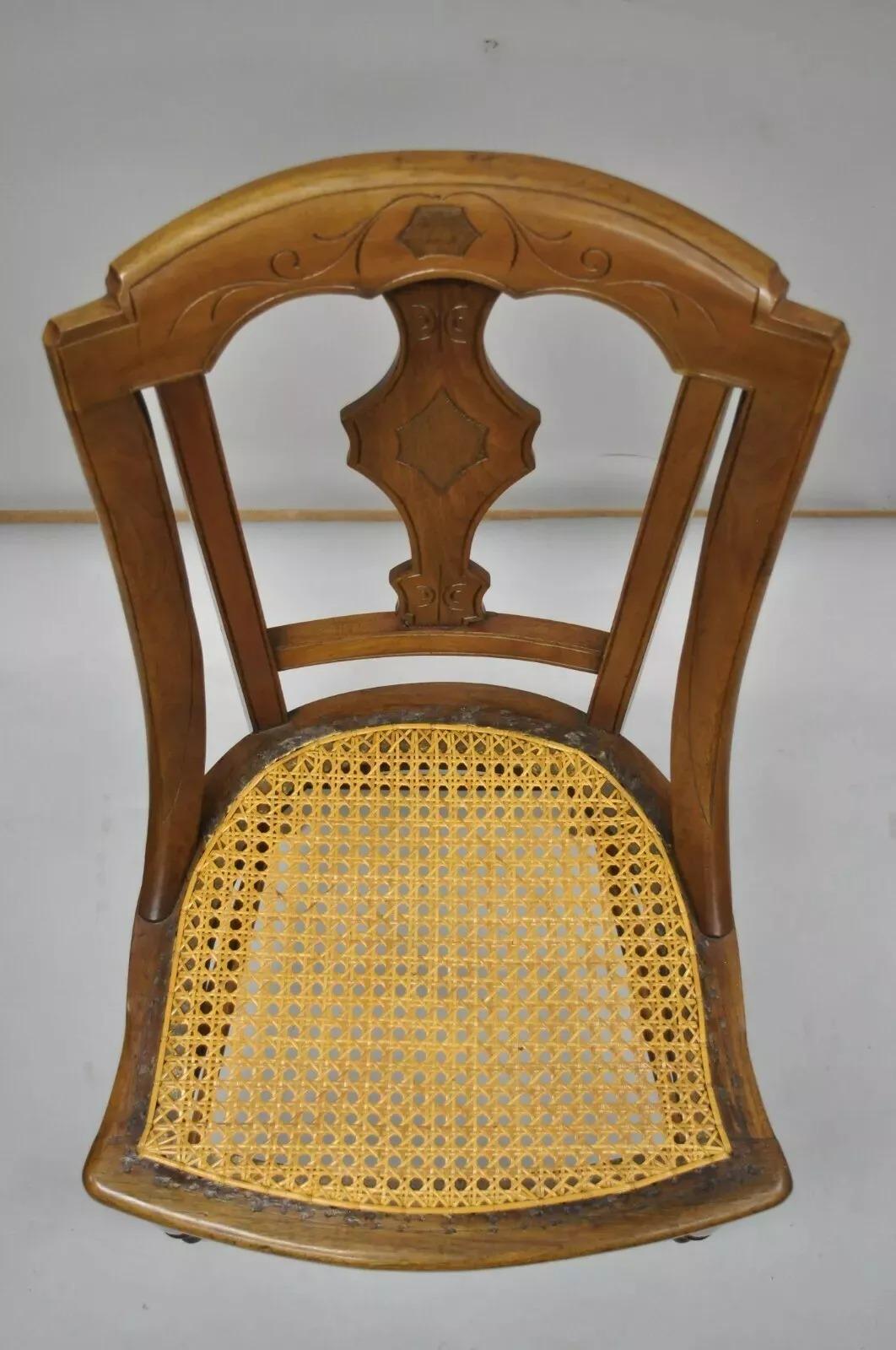 Sconosciuto Sedia da pranzo antica Eastlake Victorian in noce intagliato del XIX secolo (A) in vendita