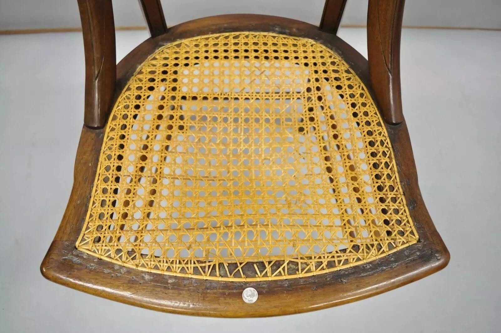 19ème siècle Antique Eastlake Victorian Carved Walnut Cane Dining Side Chair (B) Bon état - En vente à Philadelphia, PA