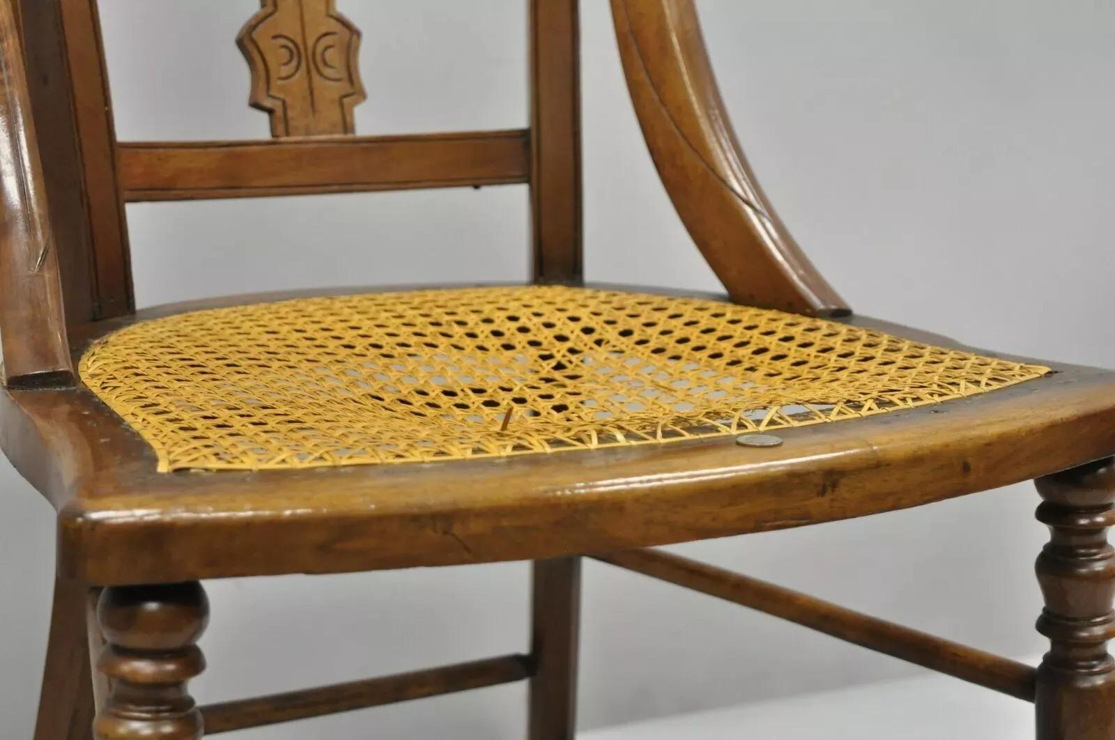Canne 19ème siècle Antique Eastlake Victorian Carved Walnut Cane Dining Side Chair (B) en vente