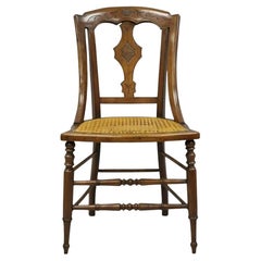 Silla auxiliar de comedor antigua de nogal tallado victoriano Eastlake del siglo XIX (B)