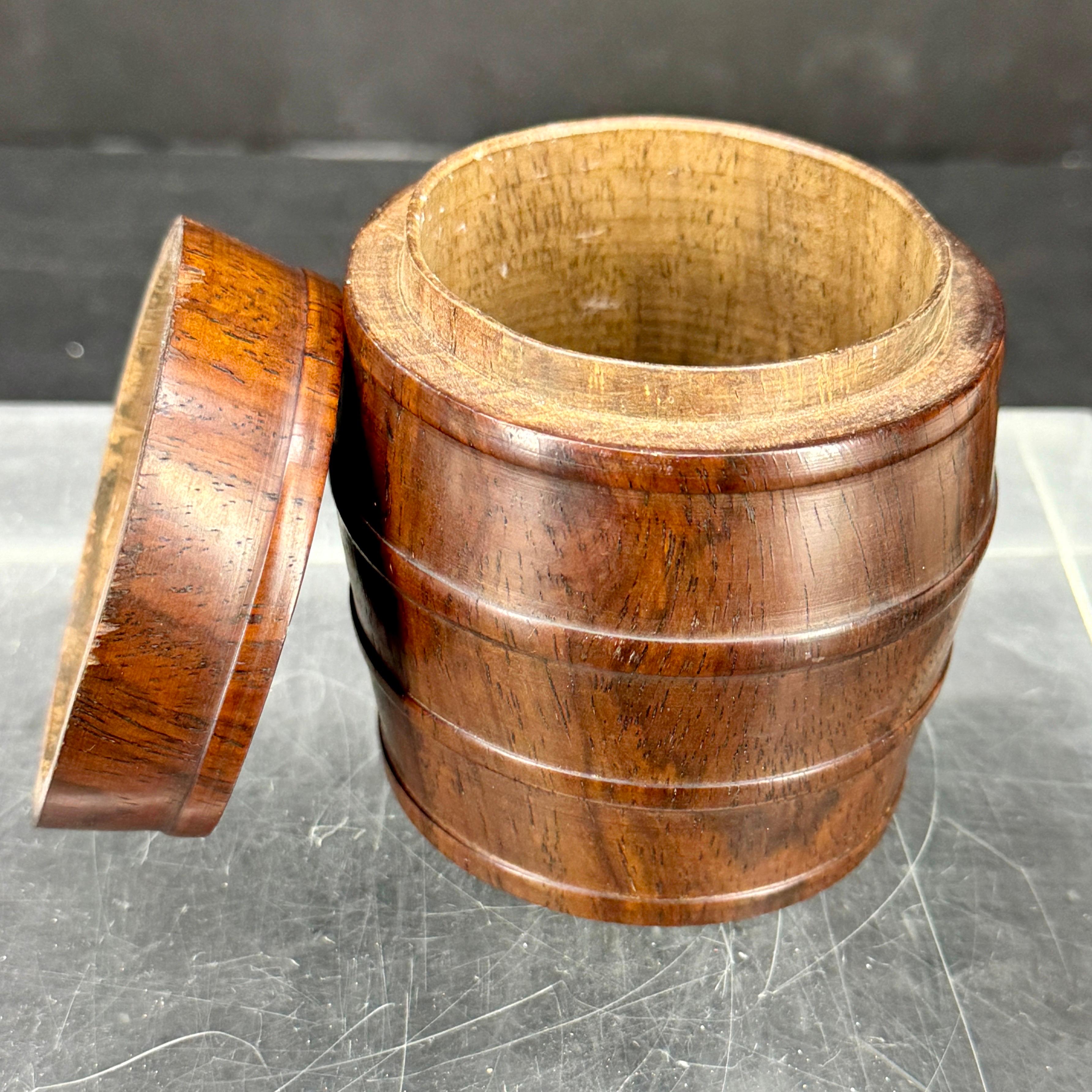 Boîte à barils Empire en bois dur du 19e siècle, ancienne en vente 3