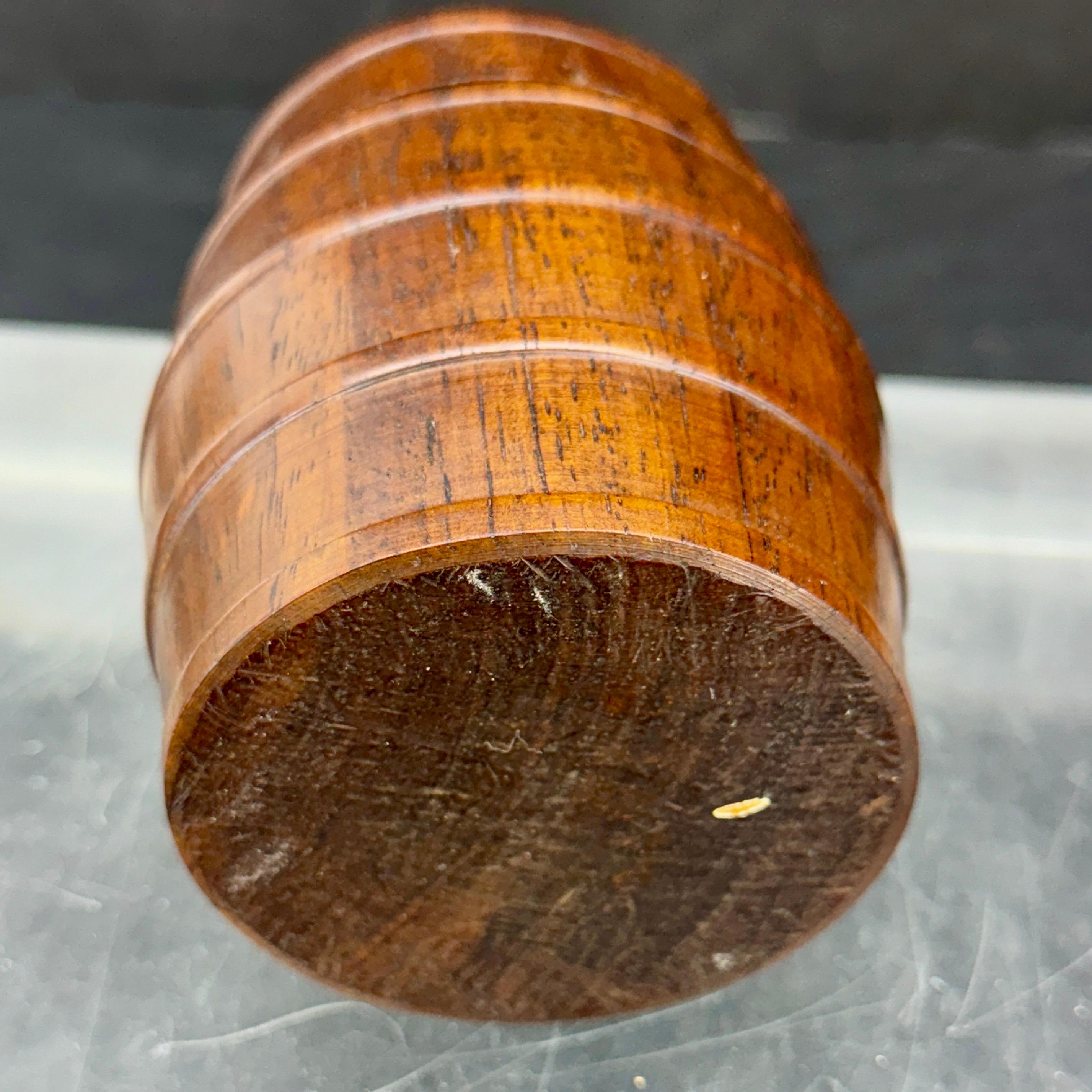 Boîte à barils Empire en bois dur du 19e siècle, ancienne en vente 2