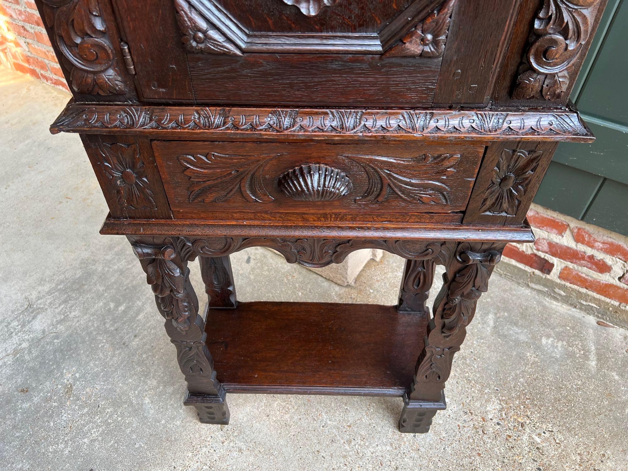 Antique English Cabinet Bookcase Carved Oak Pegged Cupboard c1820 In Good Condition For Sale In Shreveport, LA
