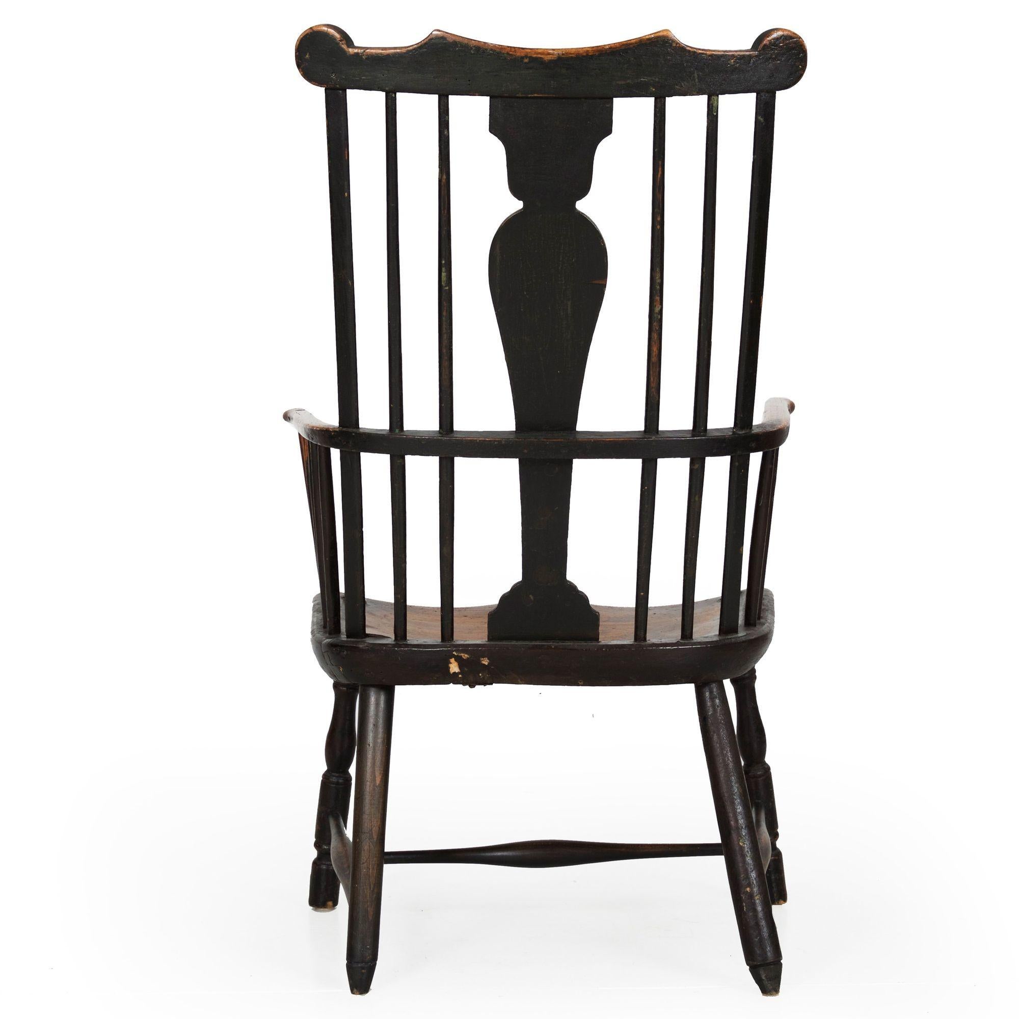 19th Century Antique English Painted Elm Windsor Arm Chair In Good Condition In Shippensburg, PA
