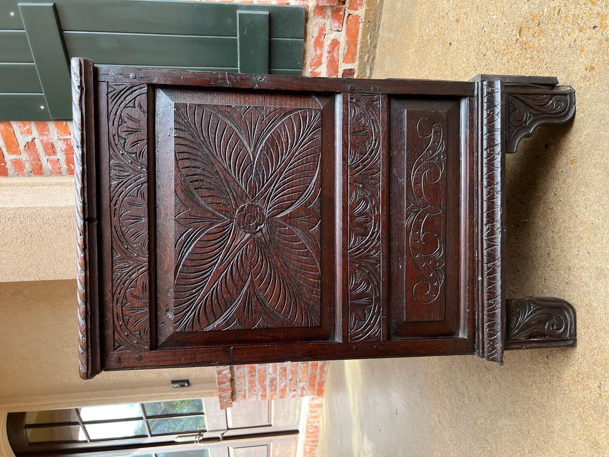 Antike englische Truhen-Koffer-Tisch aus geschnitzter Eiche, 19. Jahrhundert im Zustand „Gut“ im Angebot in Shreveport, LA