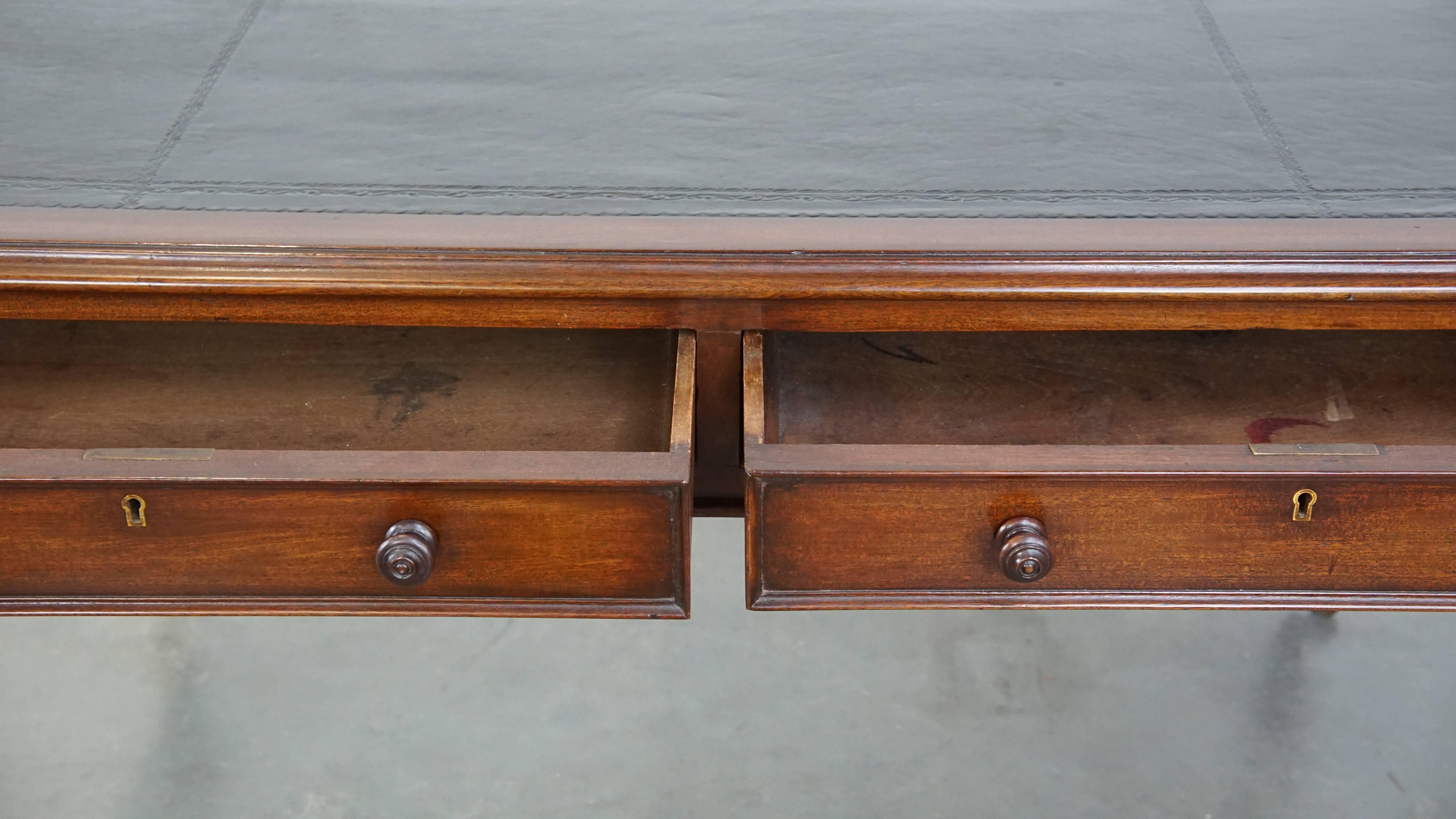 19th-Century Antique English Writing Desk with Black Leather Top For Sale 6