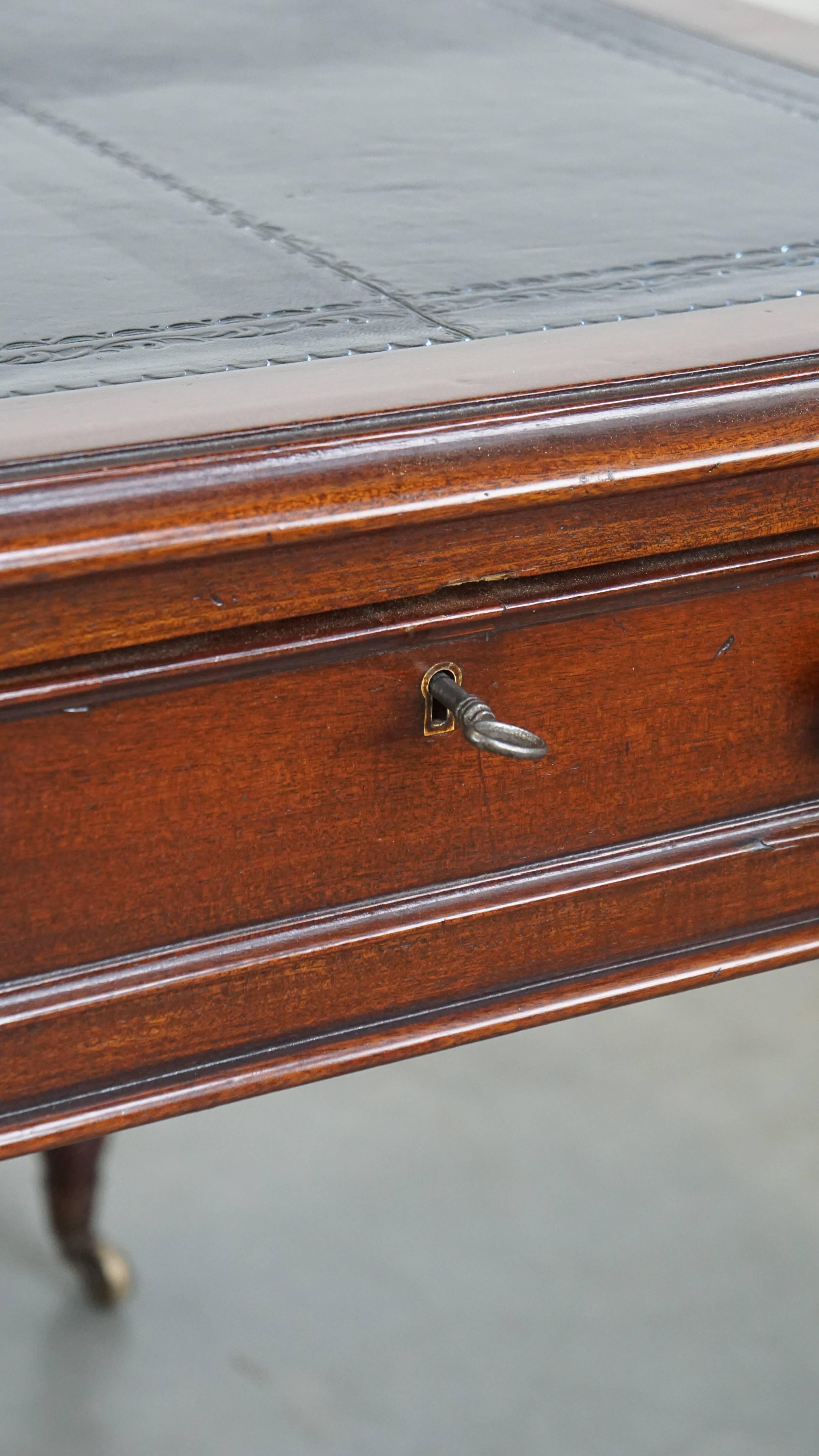 19th-Century Antique English Writing Desk with Black Leather Top For Sale 8