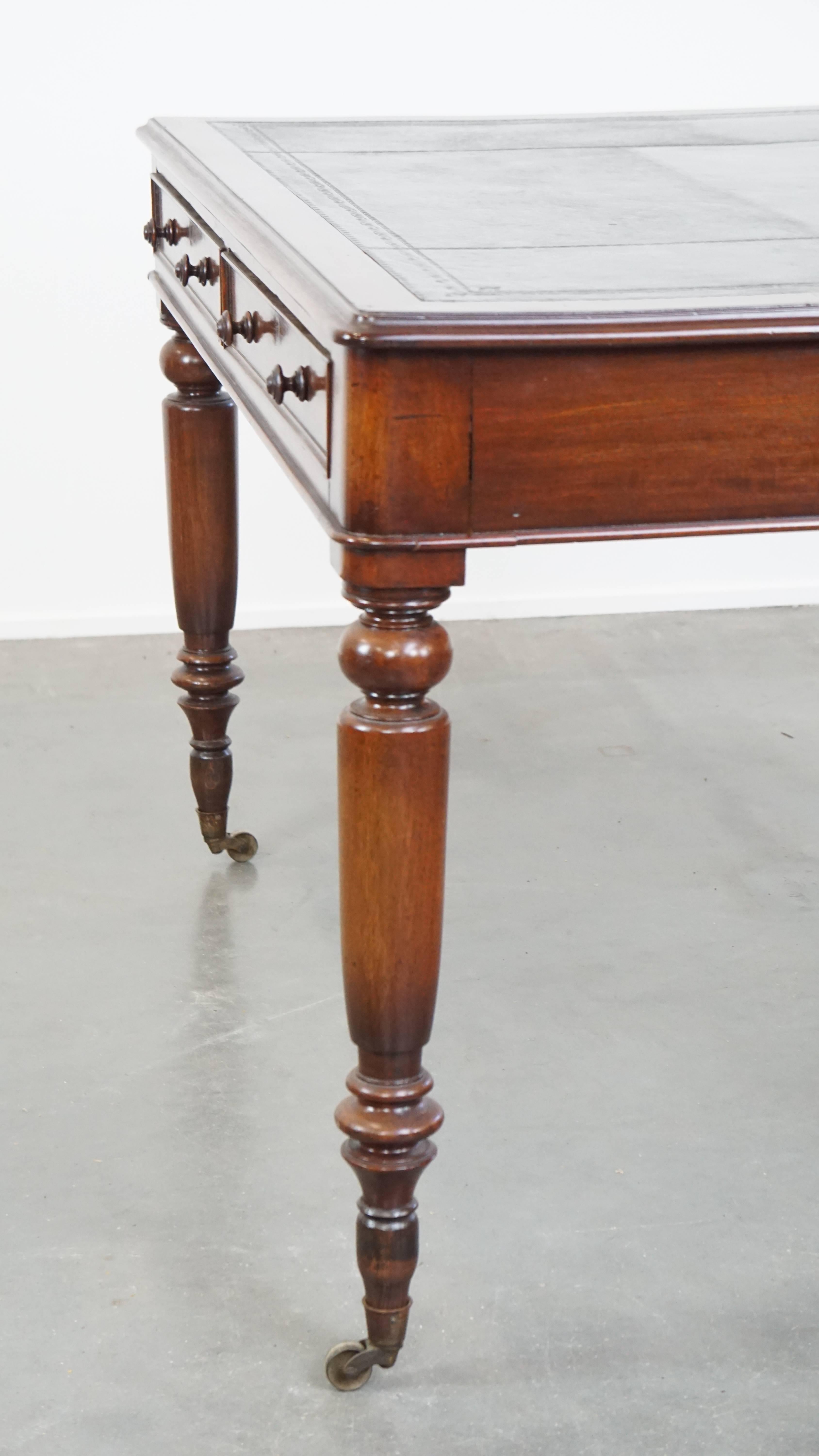 19th-Century Antique English Writing Desk with Black Leather Top For Sale 10