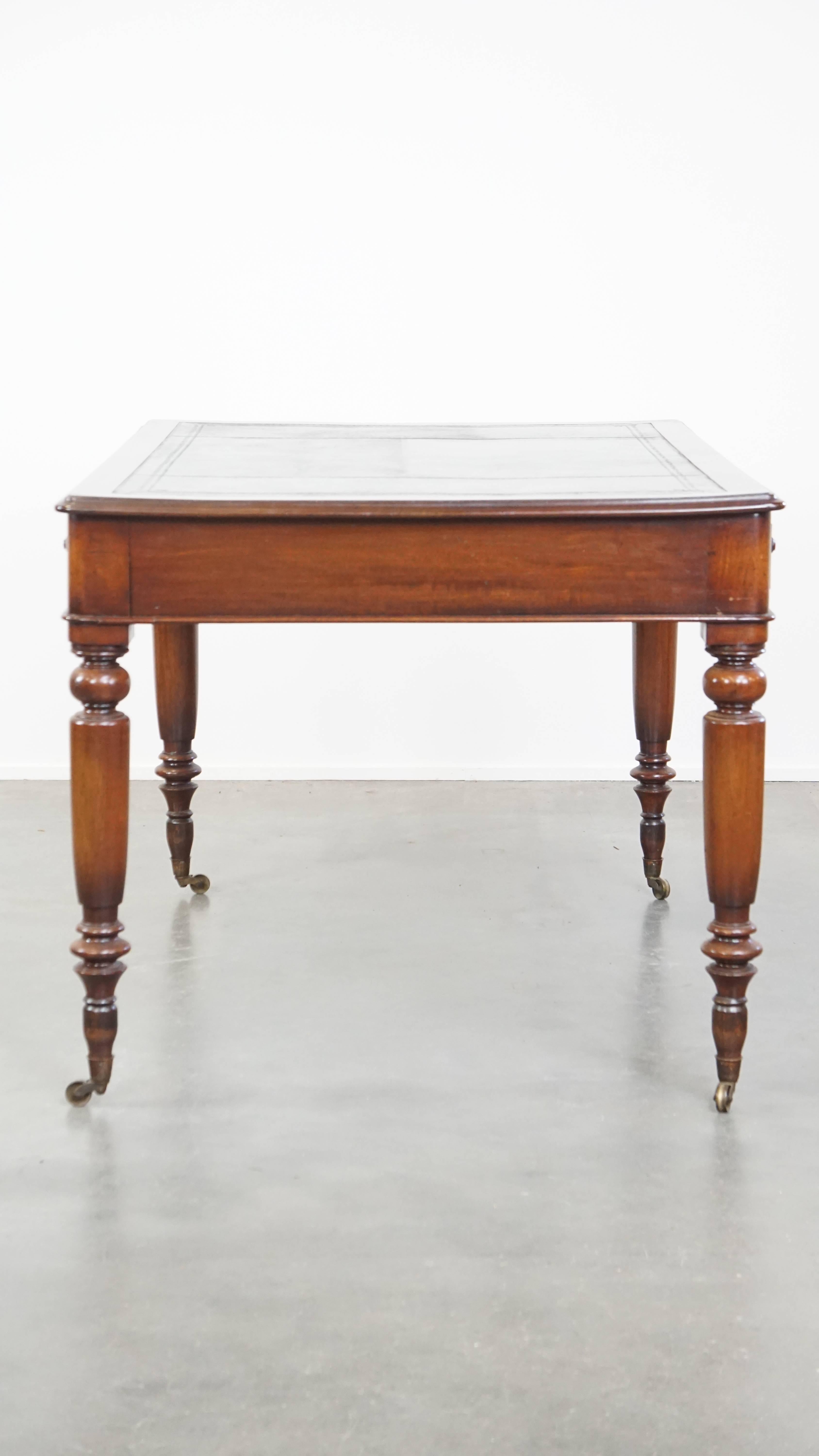 19th-Century Antique English Writing Desk with Black Leather Top In Good Condition For Sale In Harderwijk, NL