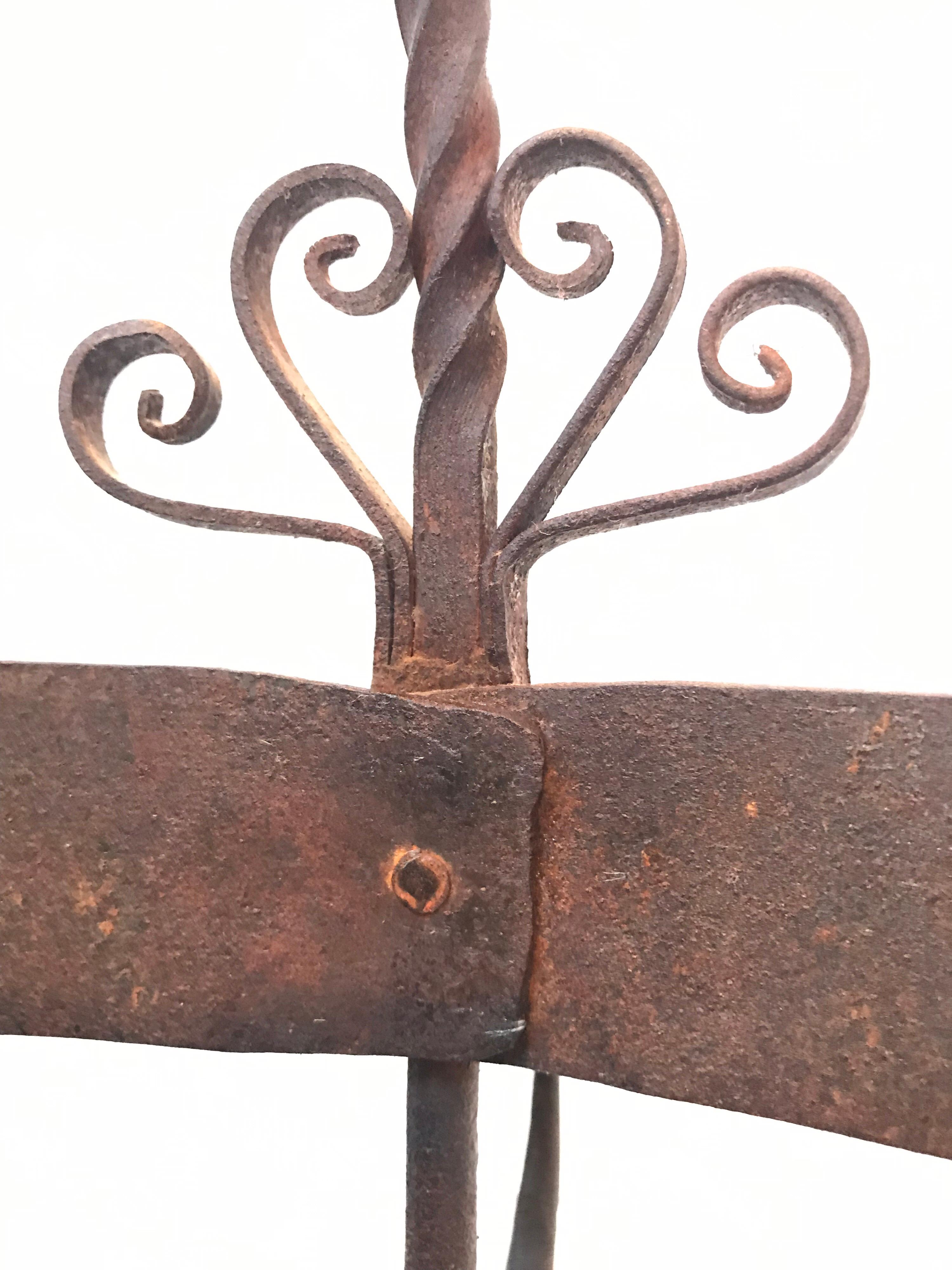 Antique blacksmiths forged steel game hook
Skillfully made and with beautiful details
8 game hooks and decorated with 4 birds
Lovely aging to the iron
Very decorative and useful item for your country kitchen.